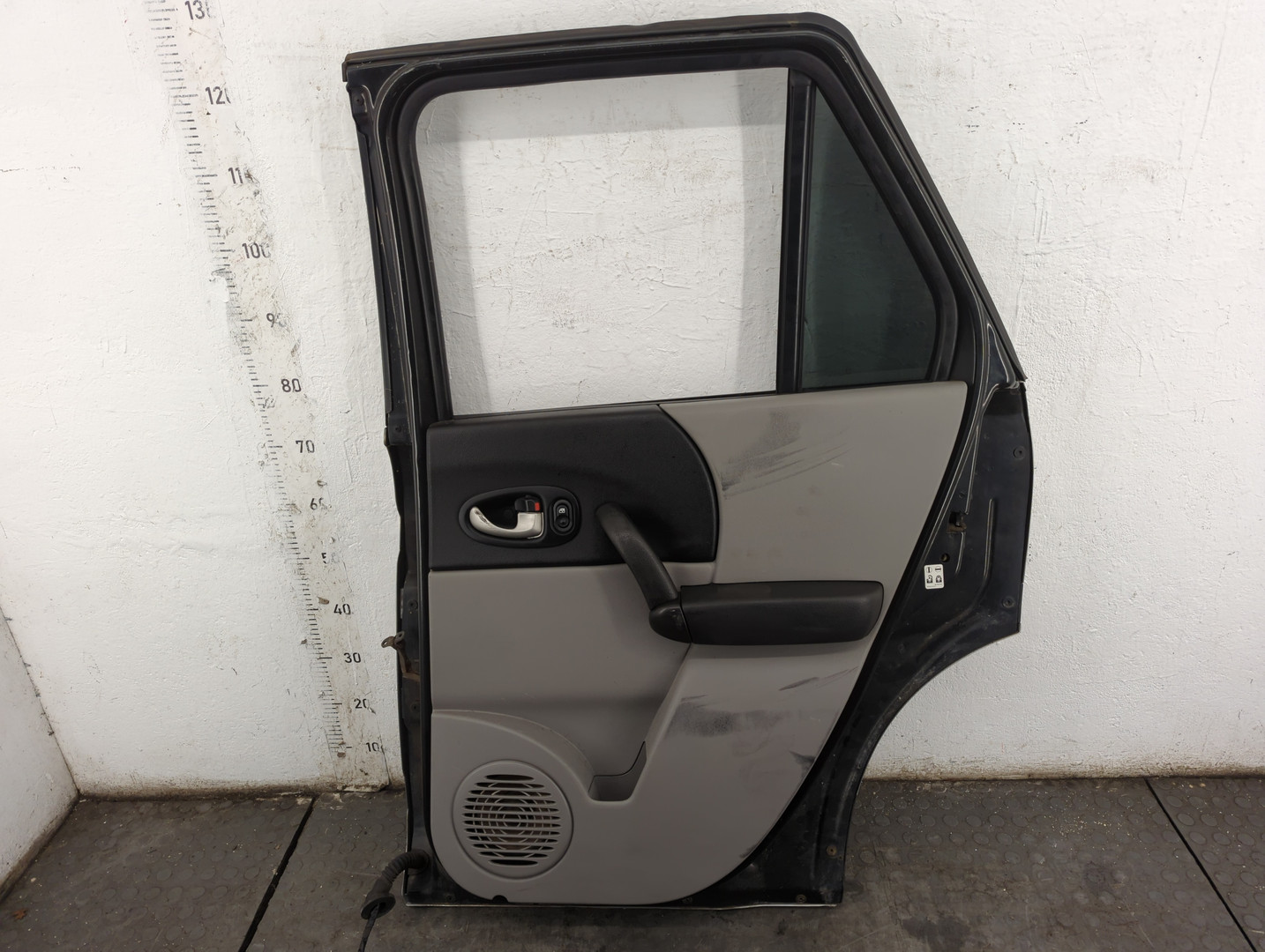 Дверь задняя правая