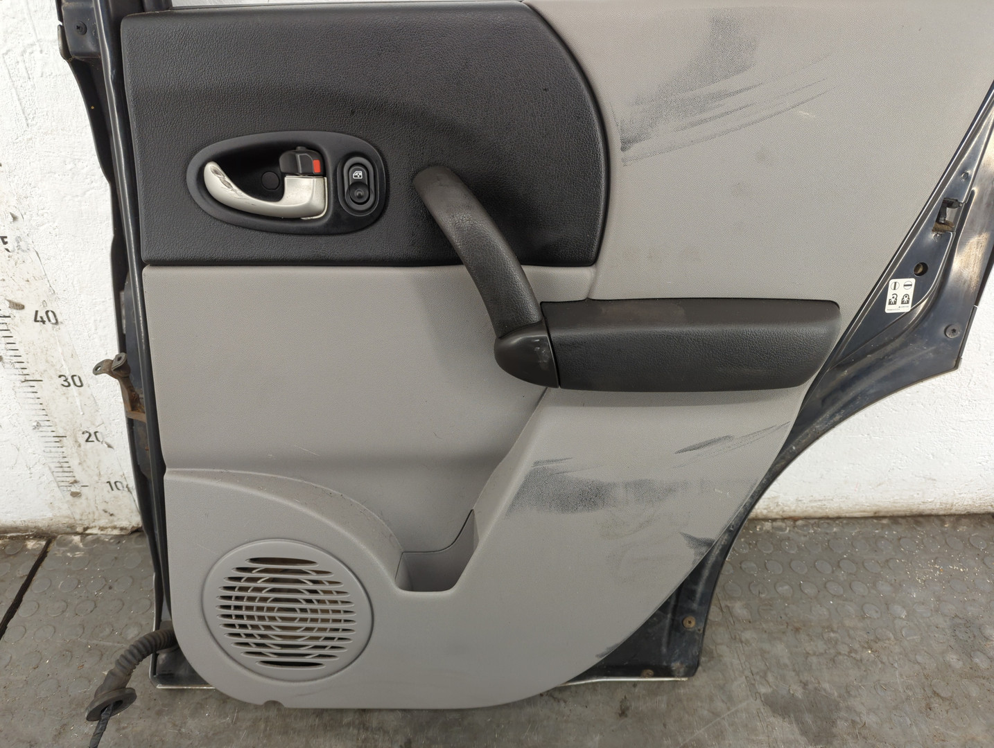 Дверь задняя правая