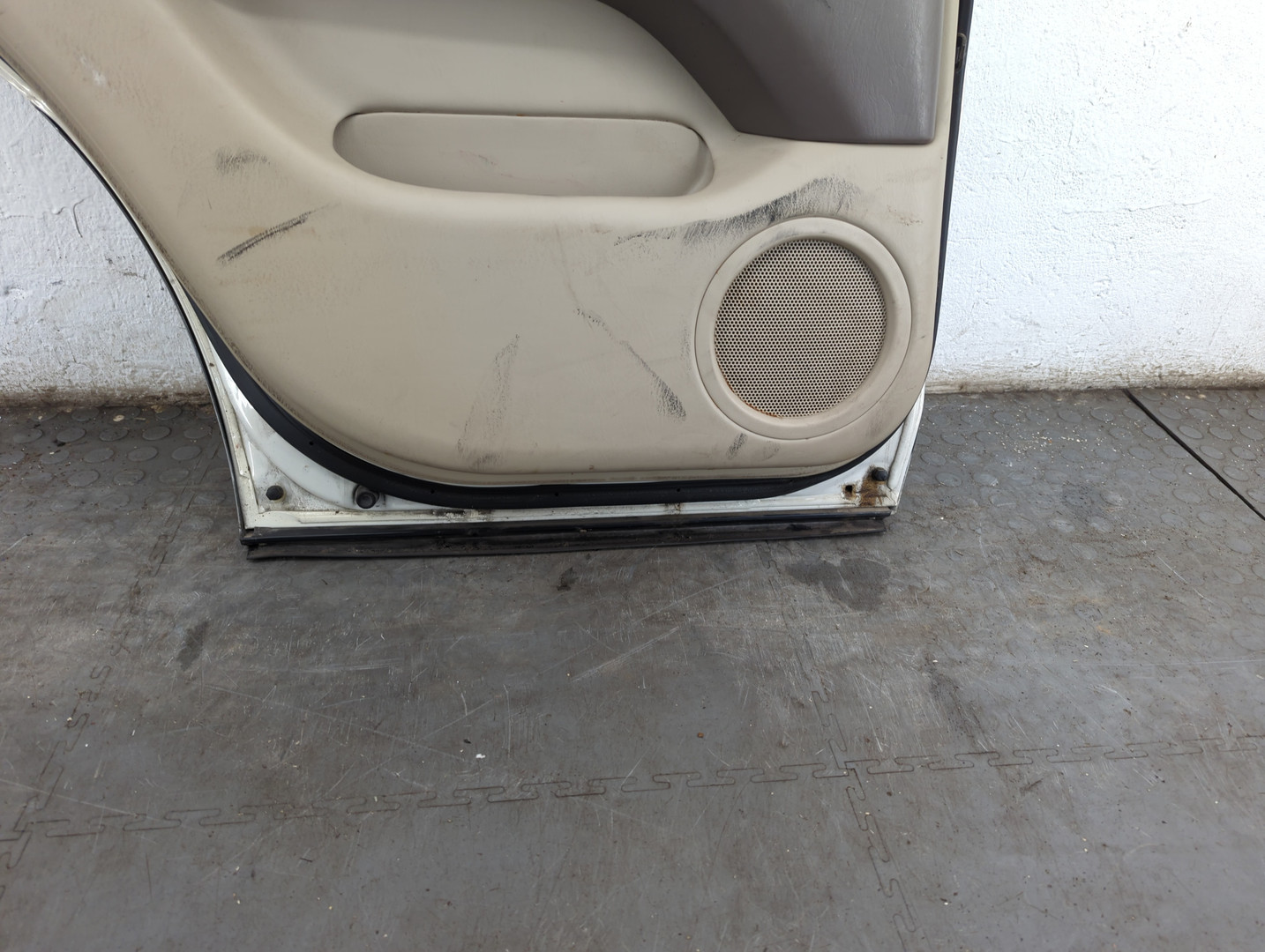 Дверь задняя левая