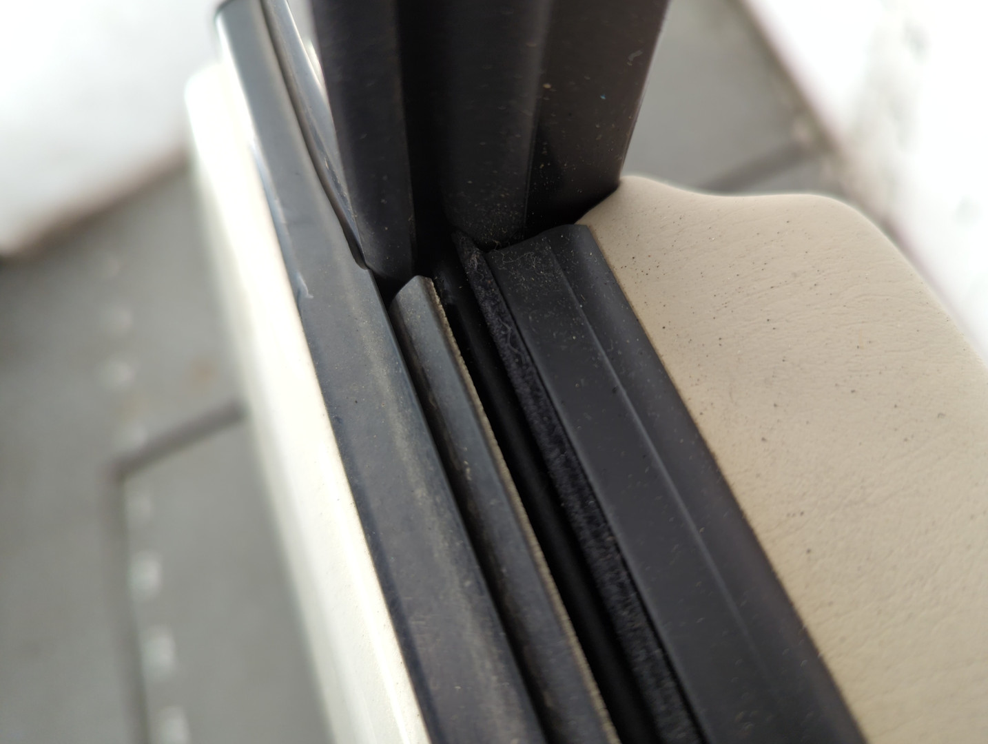 Дверь задняя левая