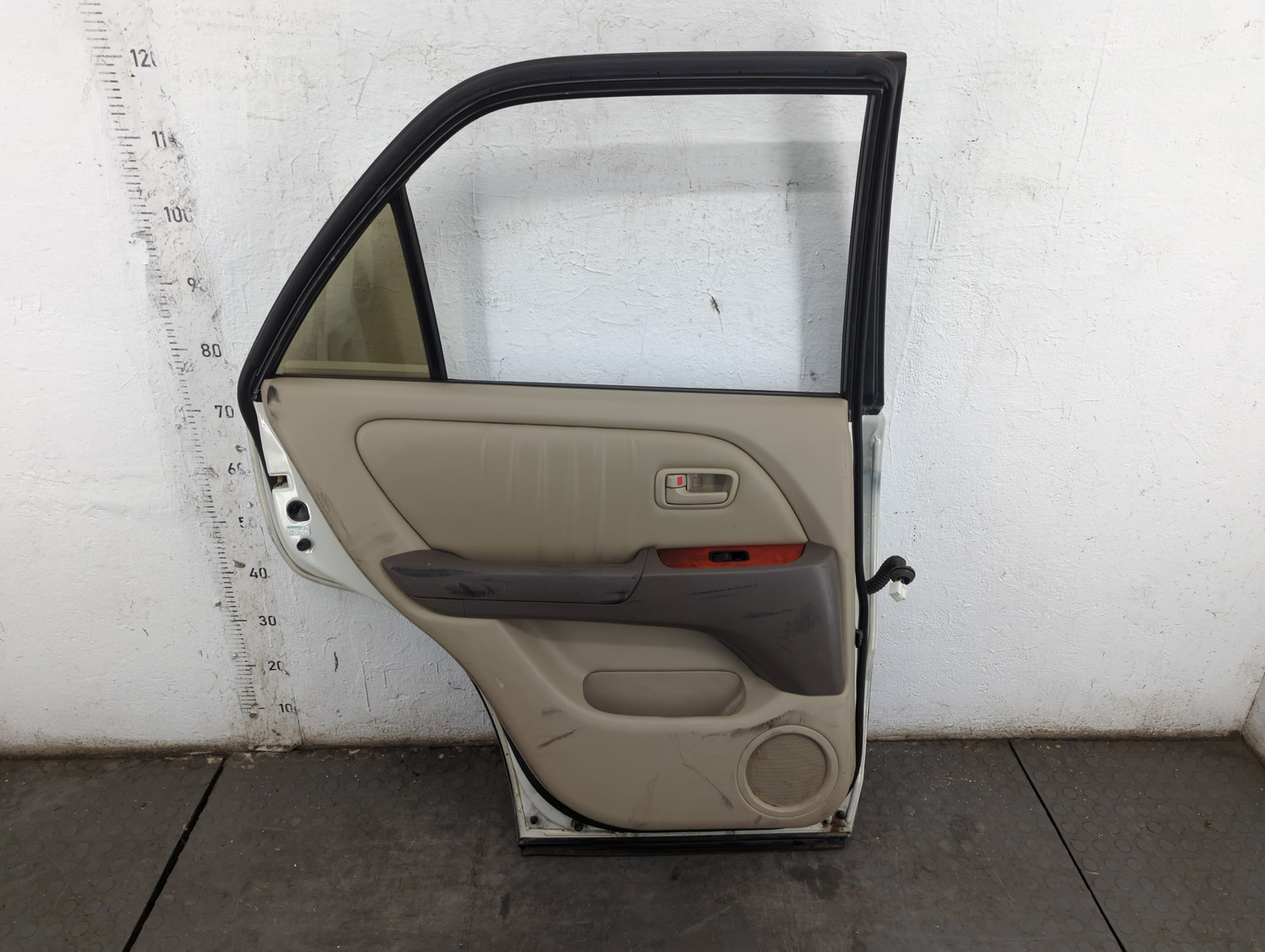 Дверь задняя левая