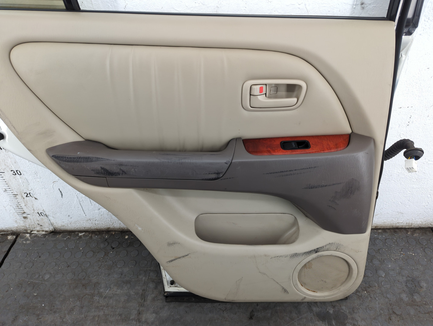 Дверь задняя левая