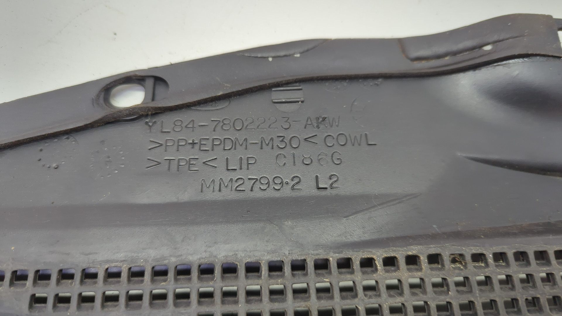 Решетка стеклоочистителей (Жабо)