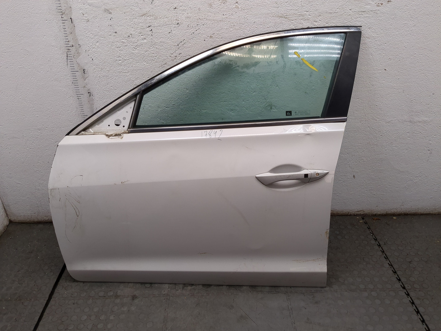 Дверь передняя левая