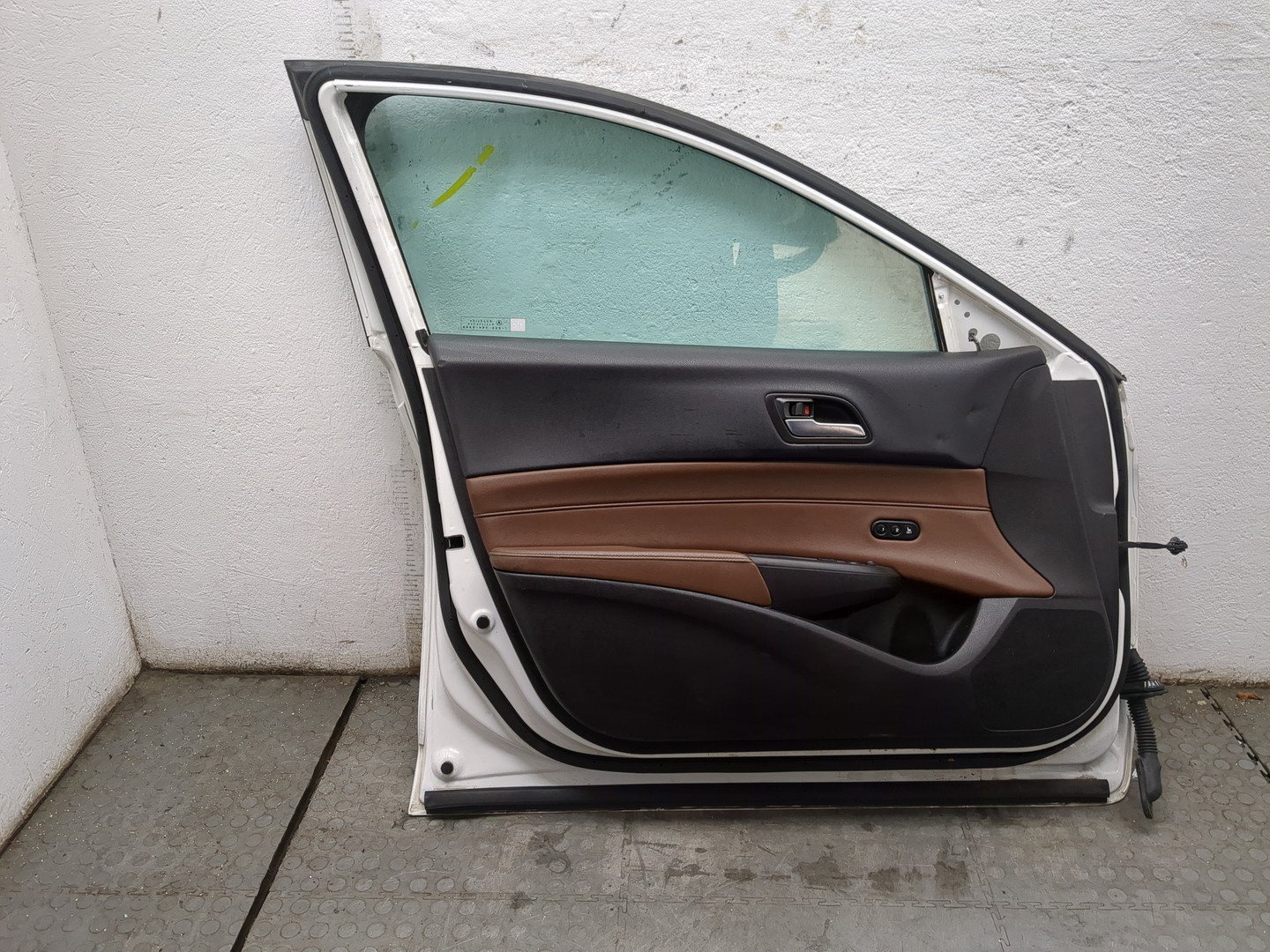 Дверь передняя левая