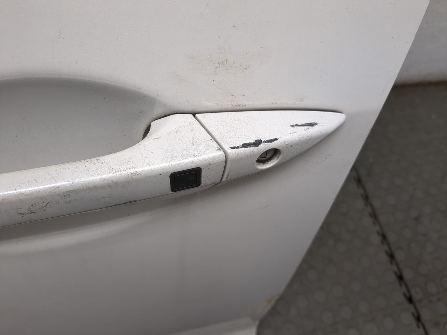 Дверь передняя левая