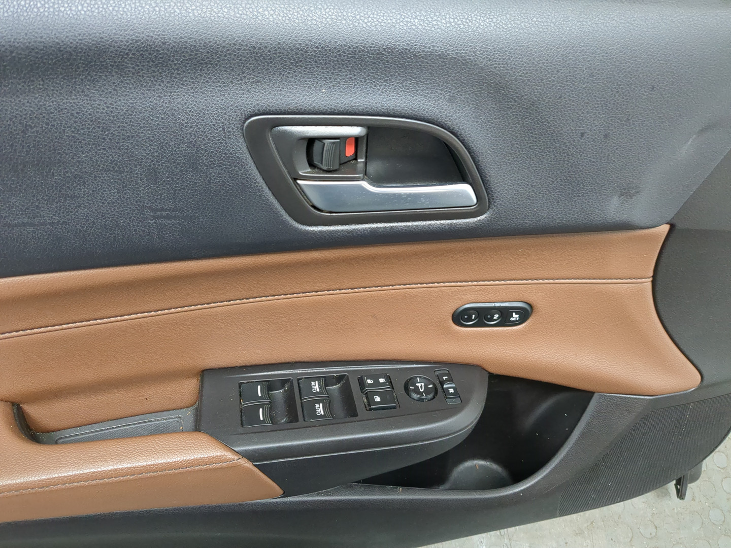 Дверь передняя левая