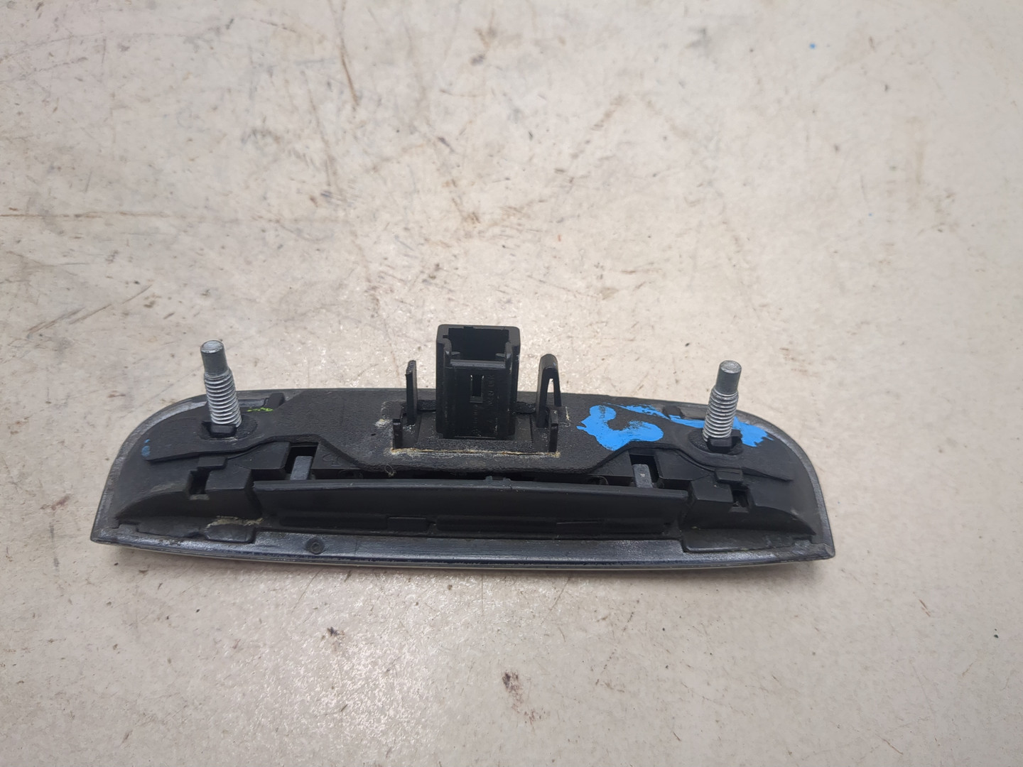 Кнопка открывания багажника