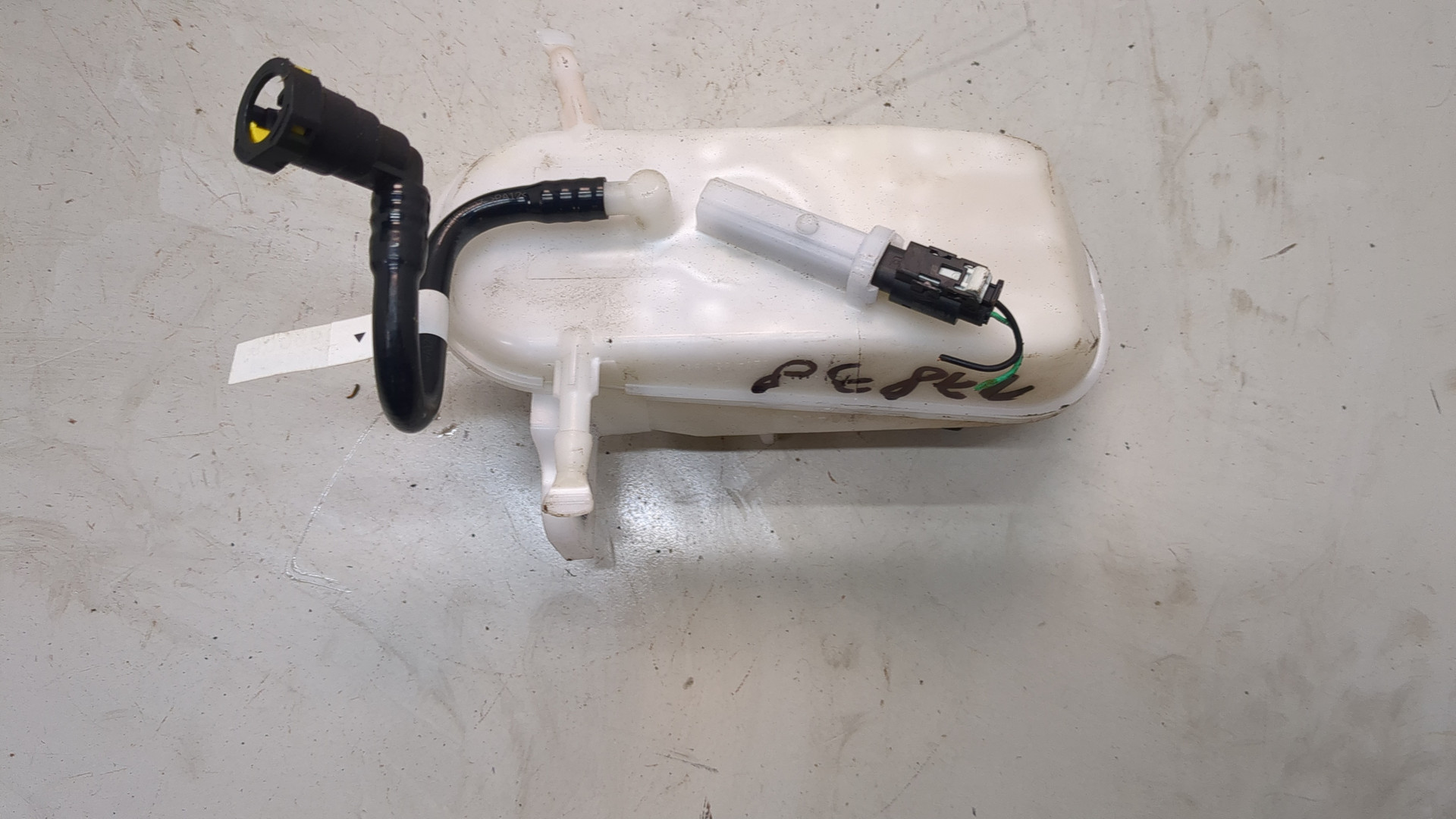 Бачок главного тормозного цилиндра