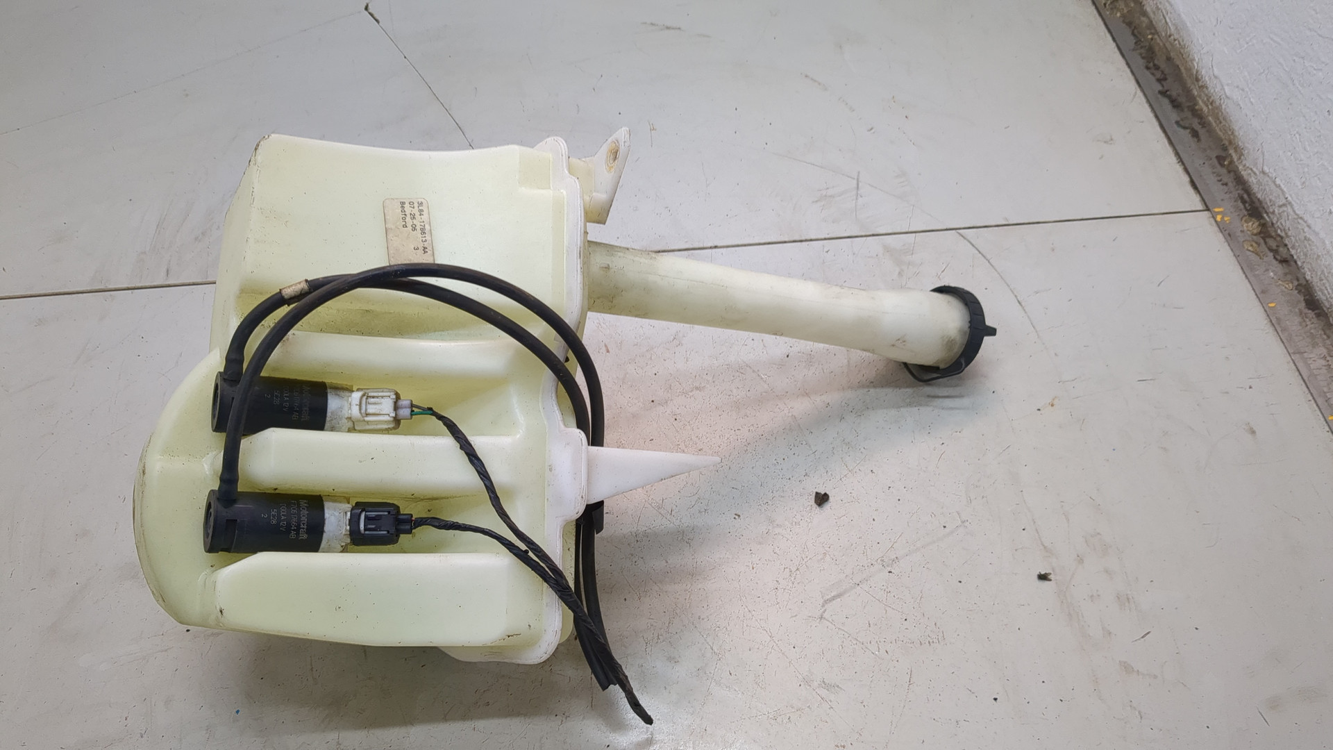 Бачок омывателя лобового стекла