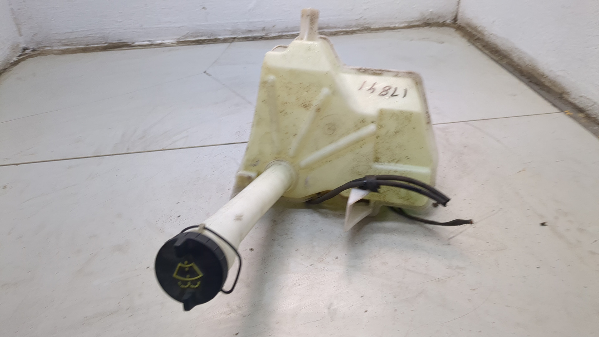 Бачок омывателя лобового стекла