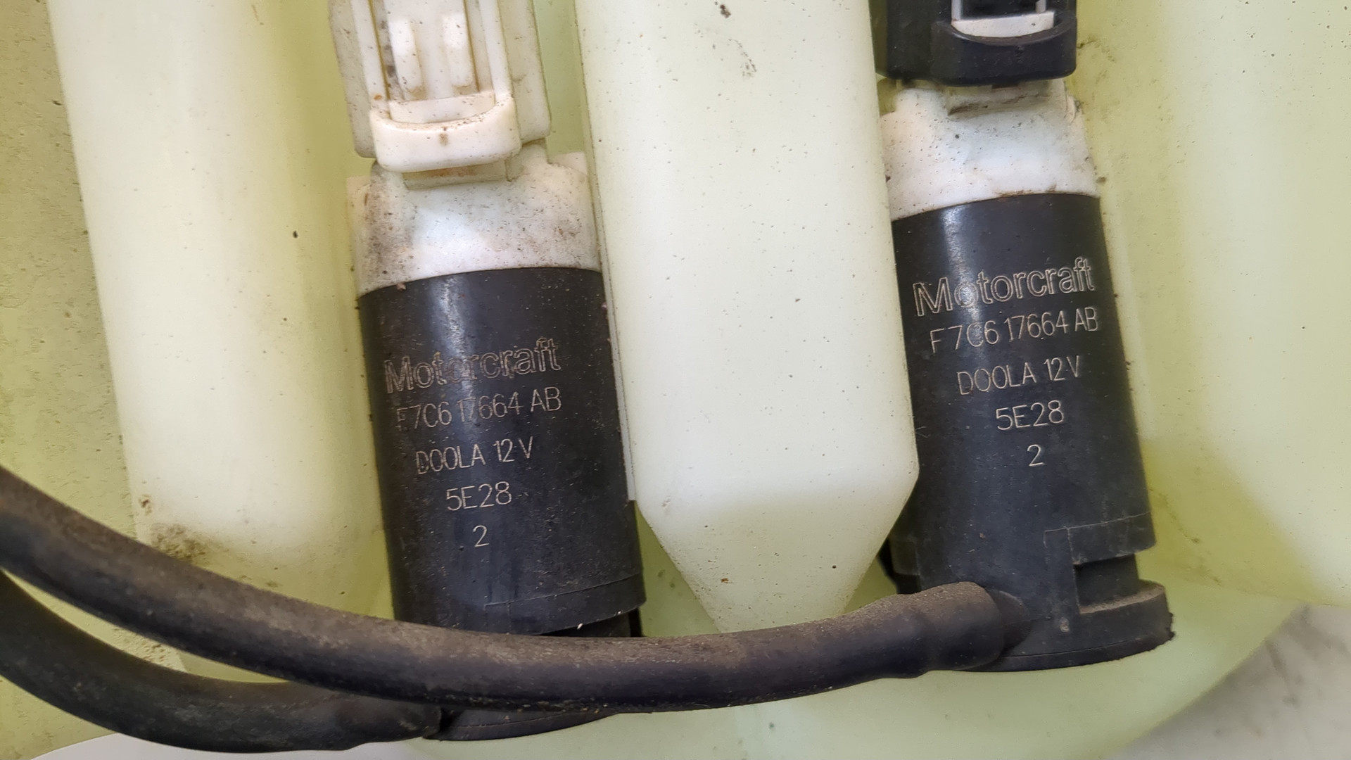 Бачок омывателя лобового стекла