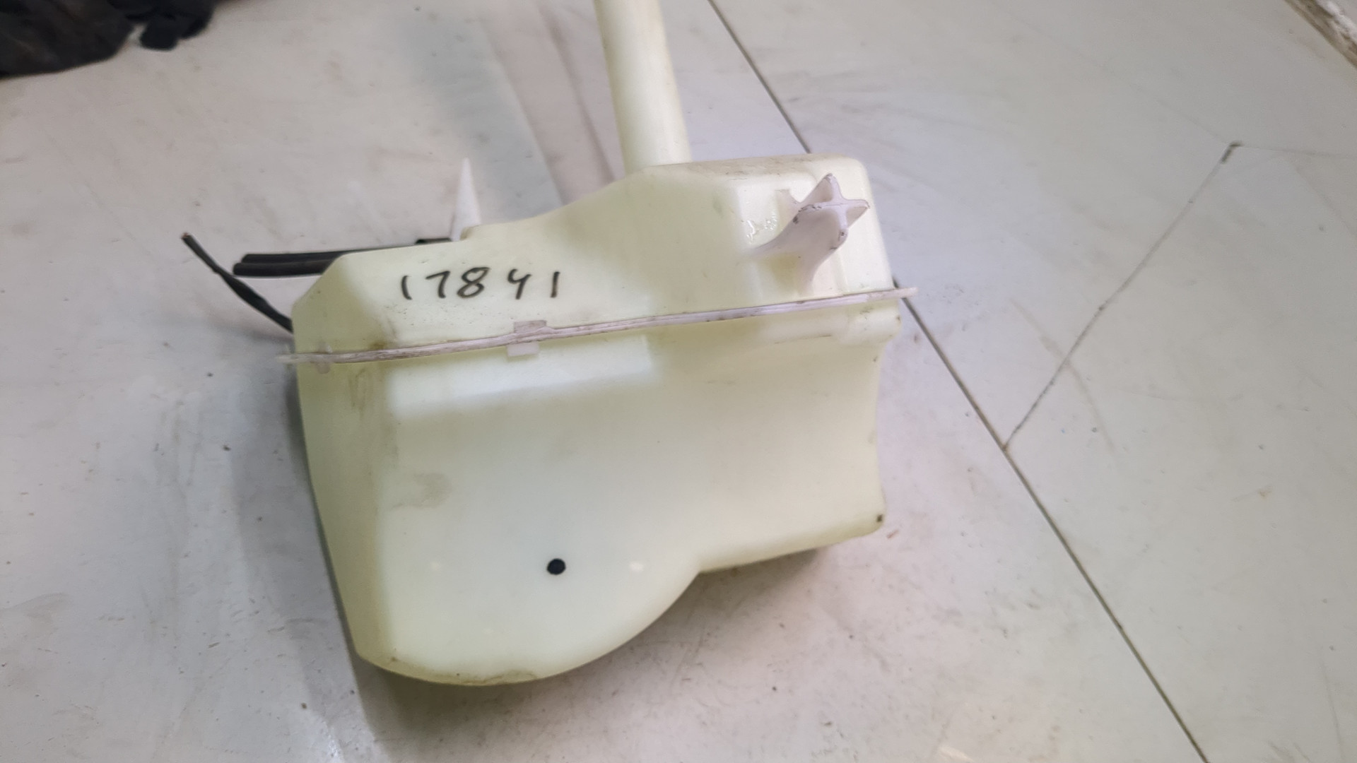 Бачок омывателя лобового стекла