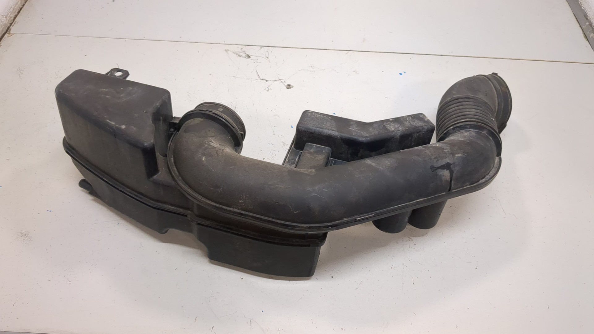 Резонатор воздушного фильтра