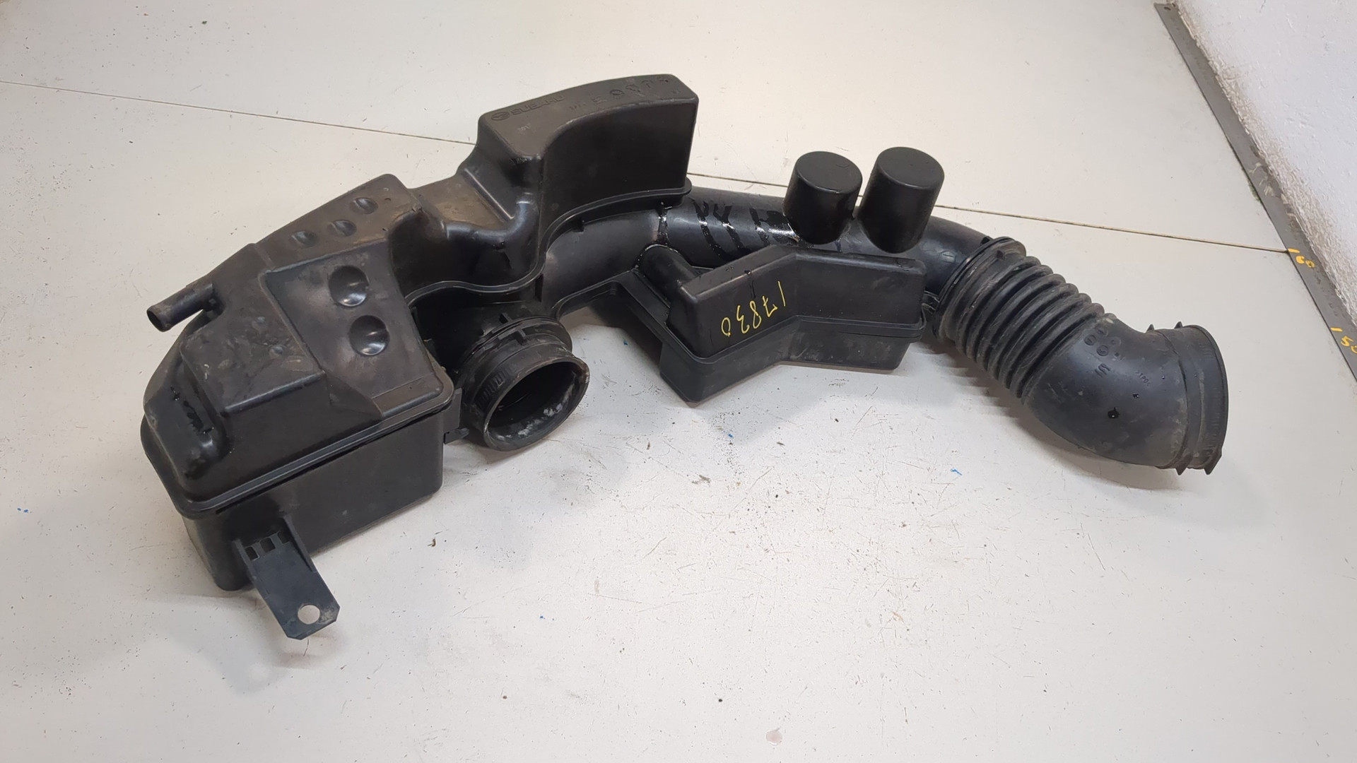 Резонатор воздушного фильтра