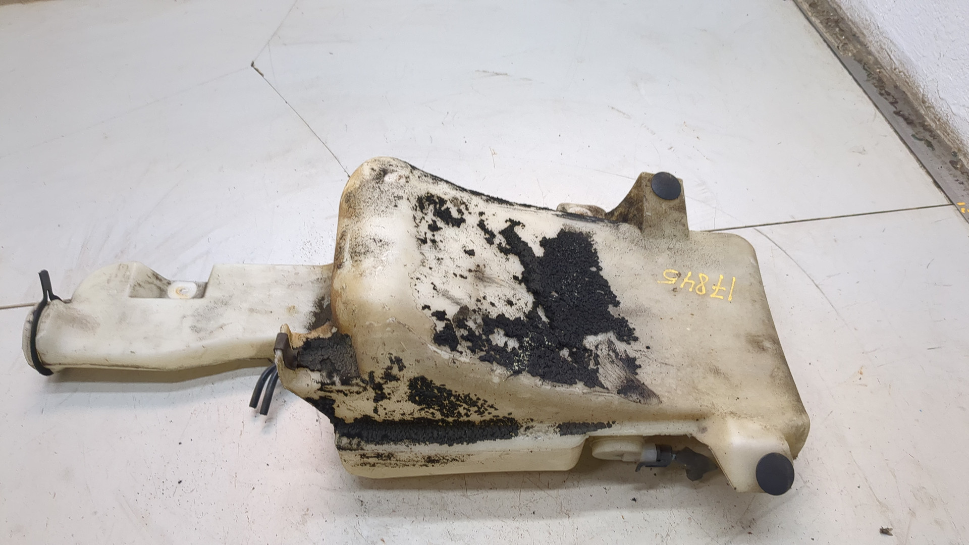 Бачок омывателя лобового стекла