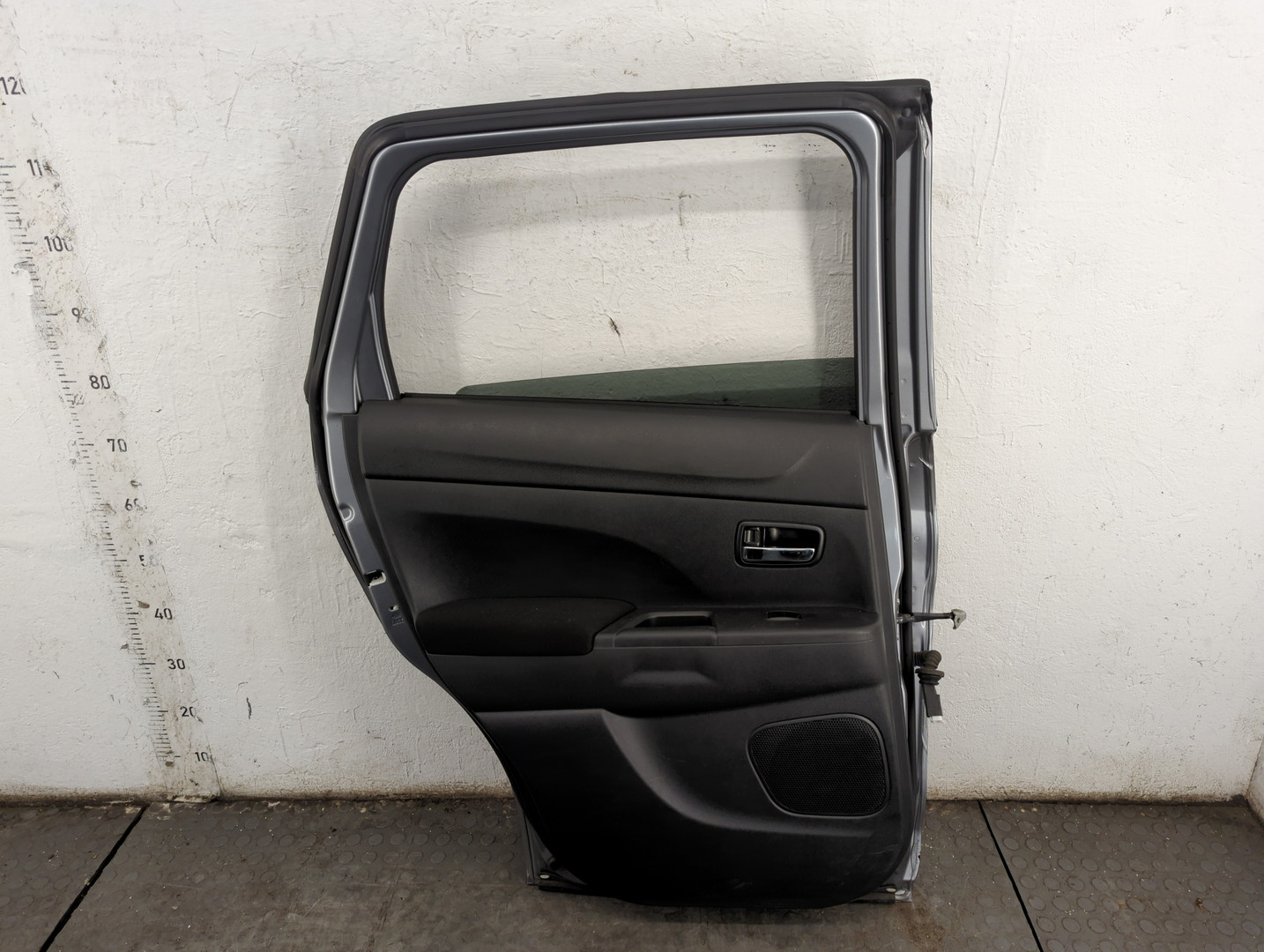 Дверь задняя левая