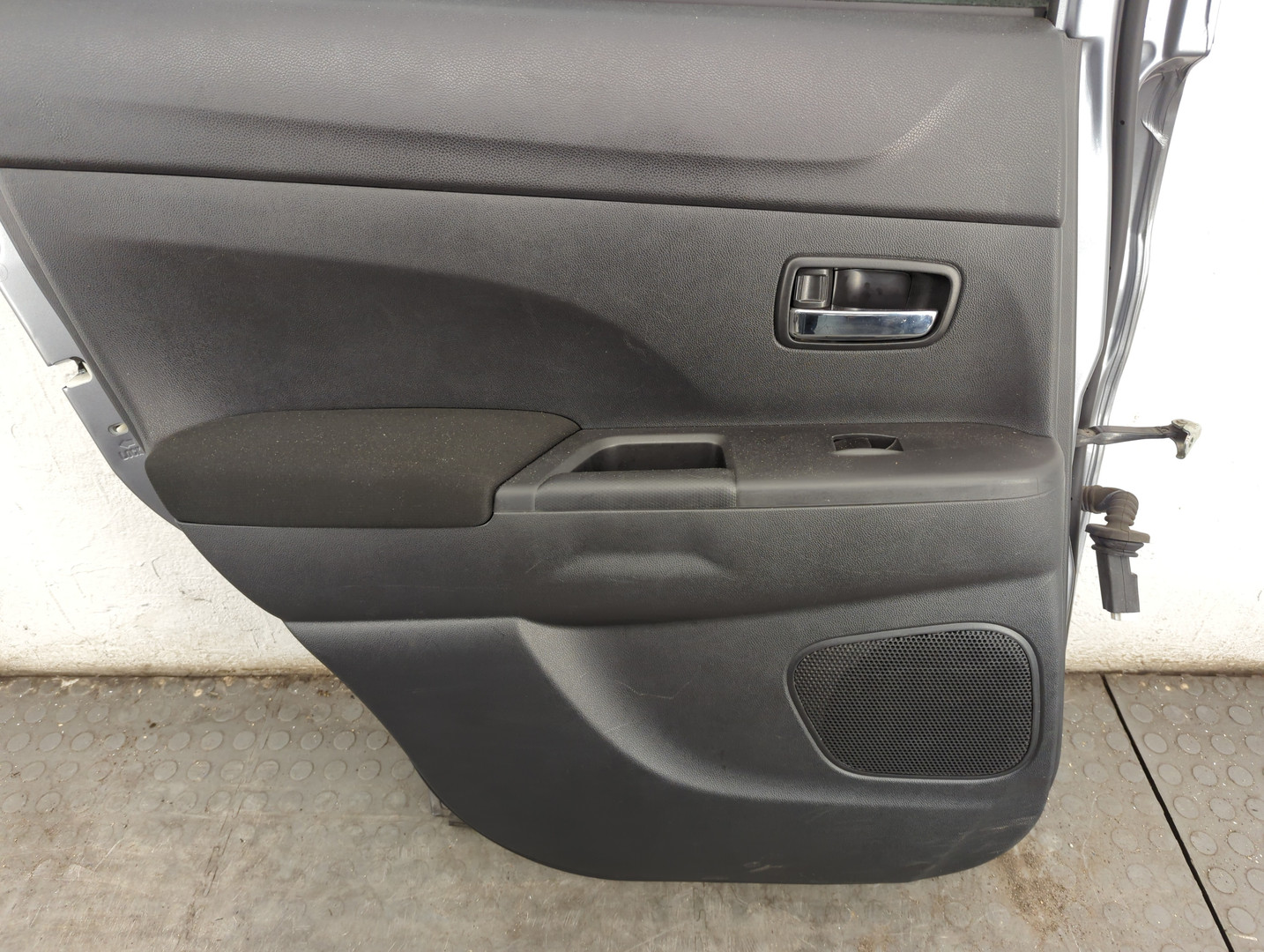 Дверь задняя левая