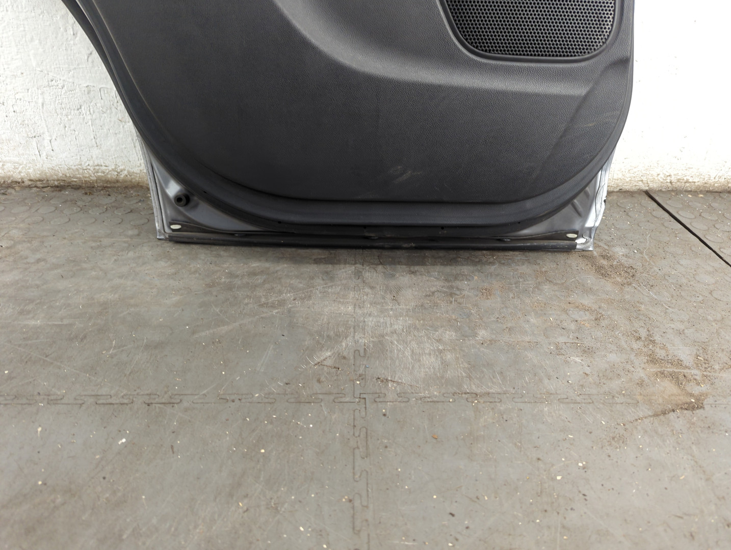 Дверь задняя левая