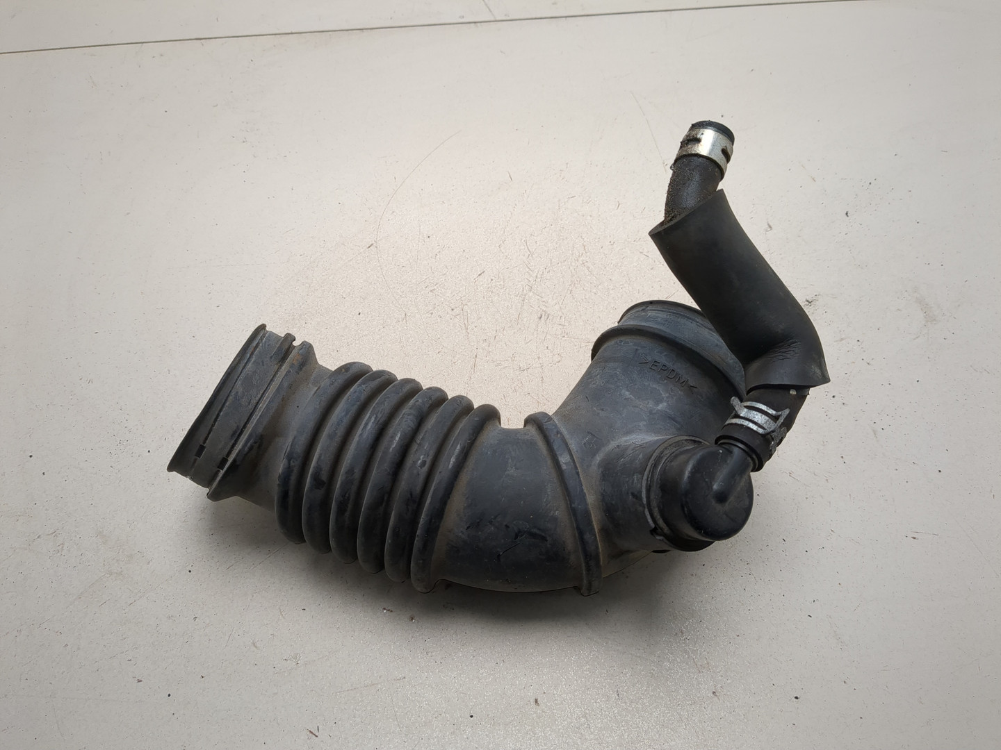 Патрубок воздушного фильтра