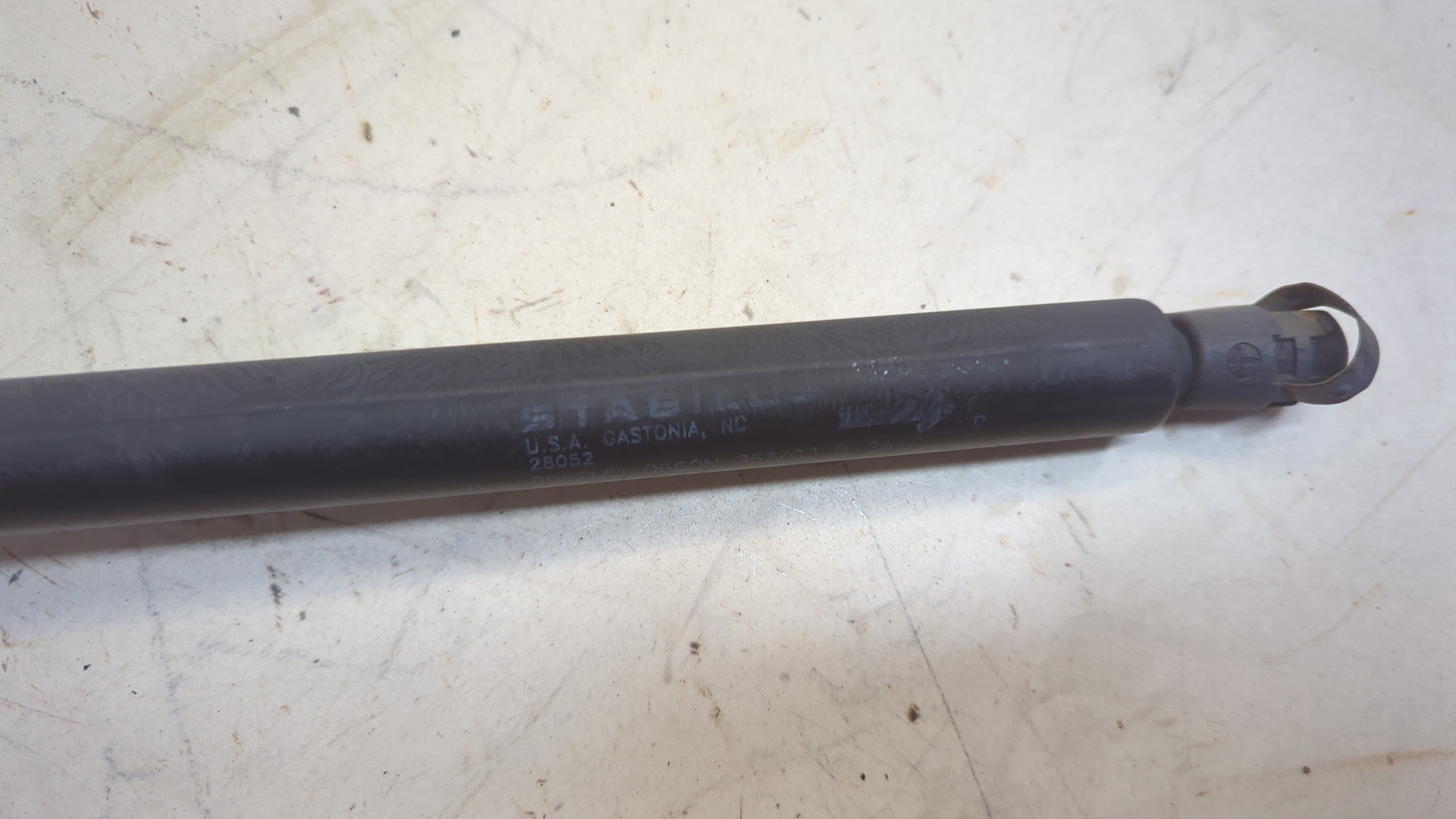 Амортизатор крышки багажника