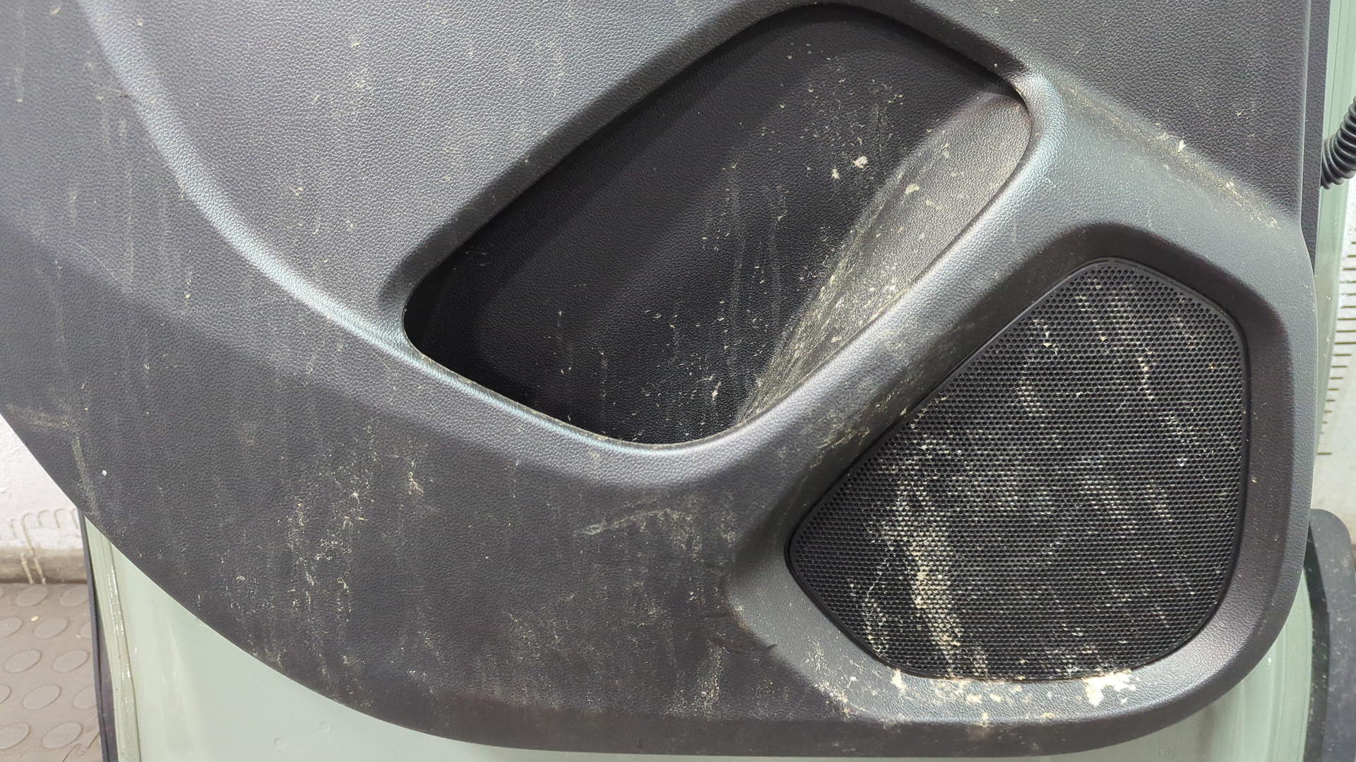 Дверь задняя левая