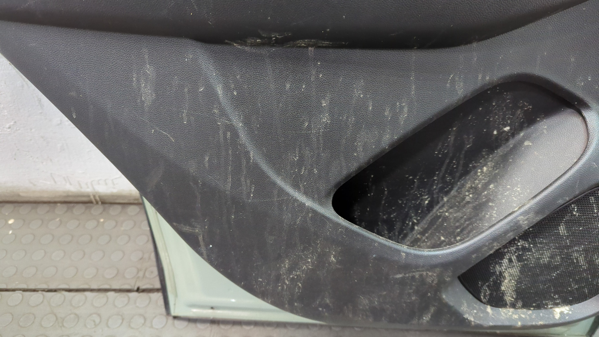 Дверь задняя левая