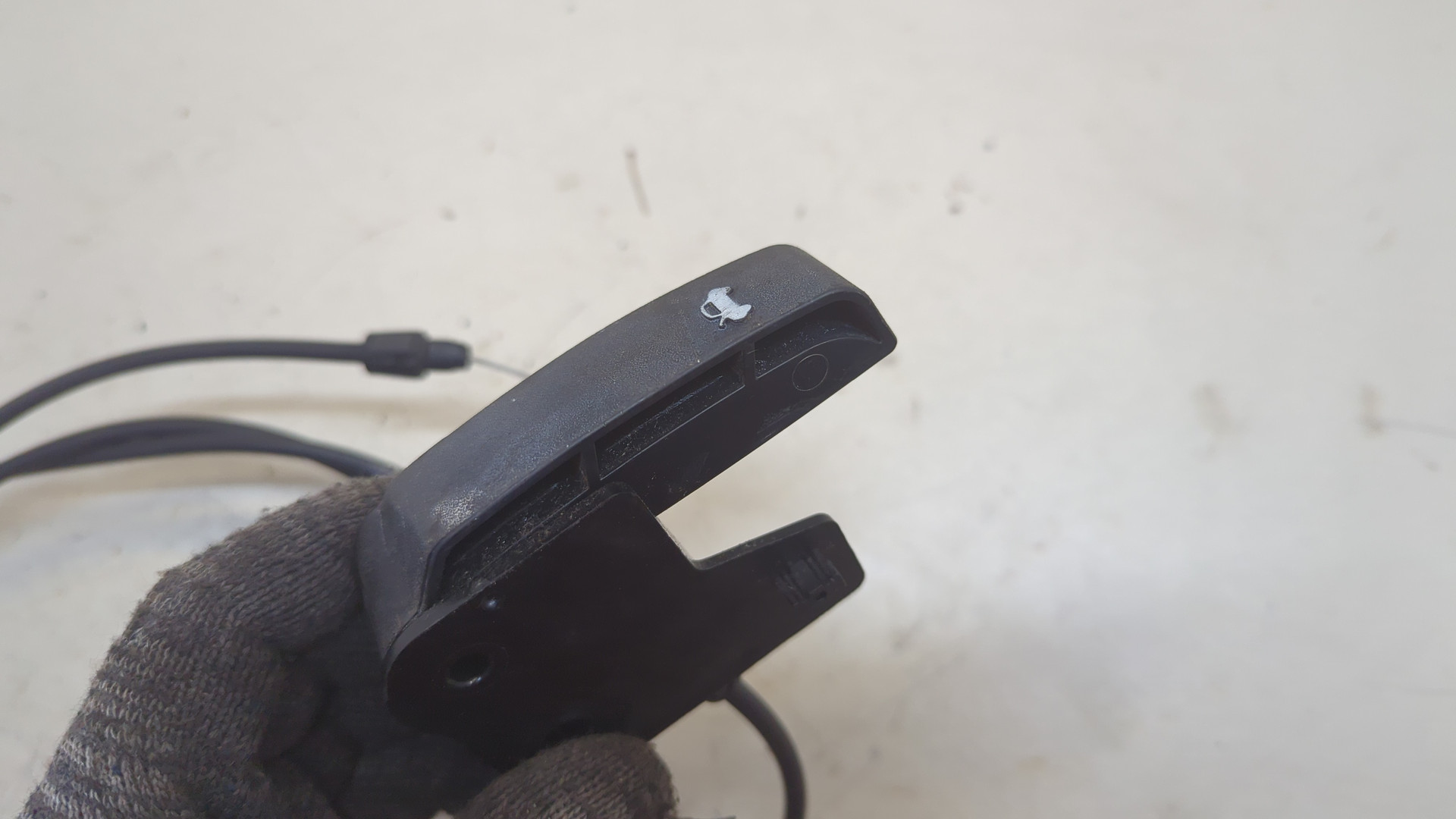 Ручка открывания капота