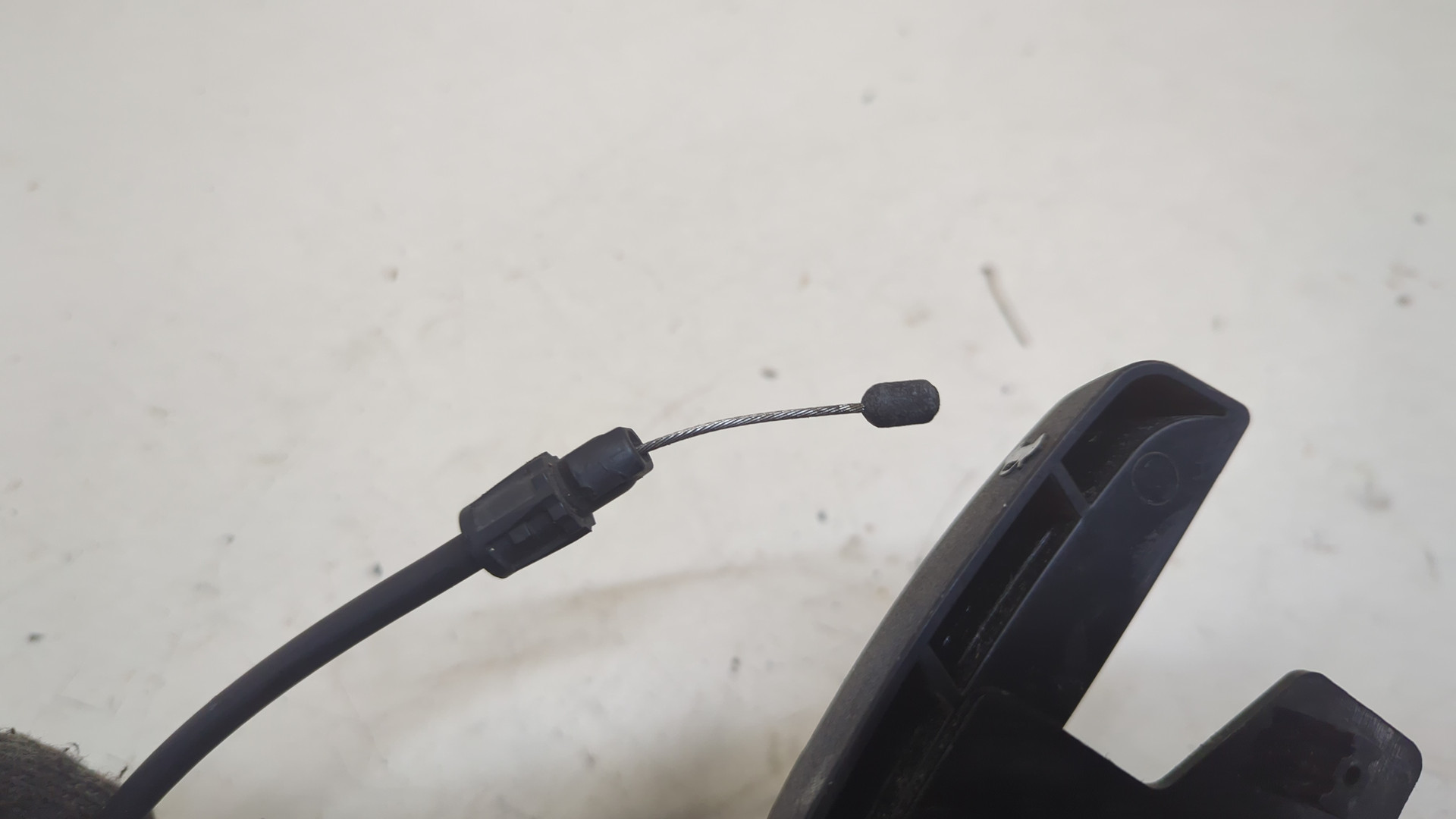 Ручка открывания капота