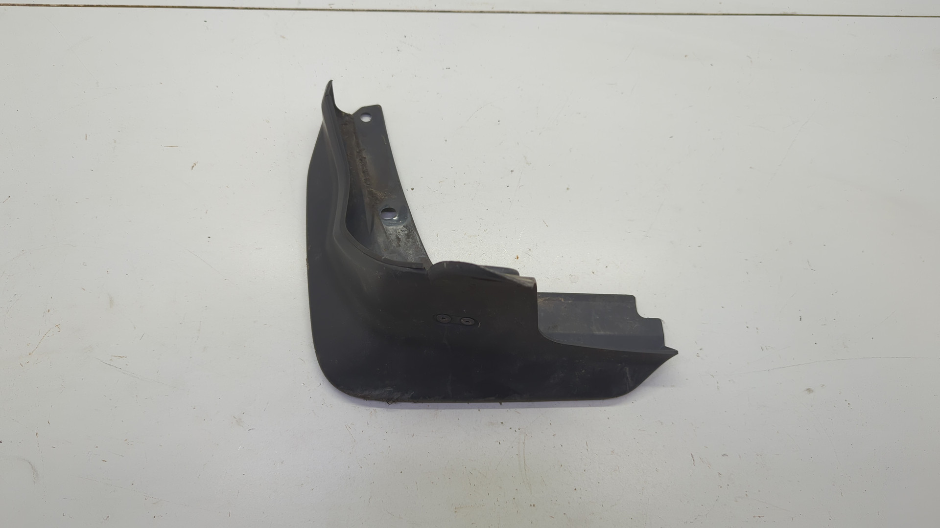 Брызговик задний левый