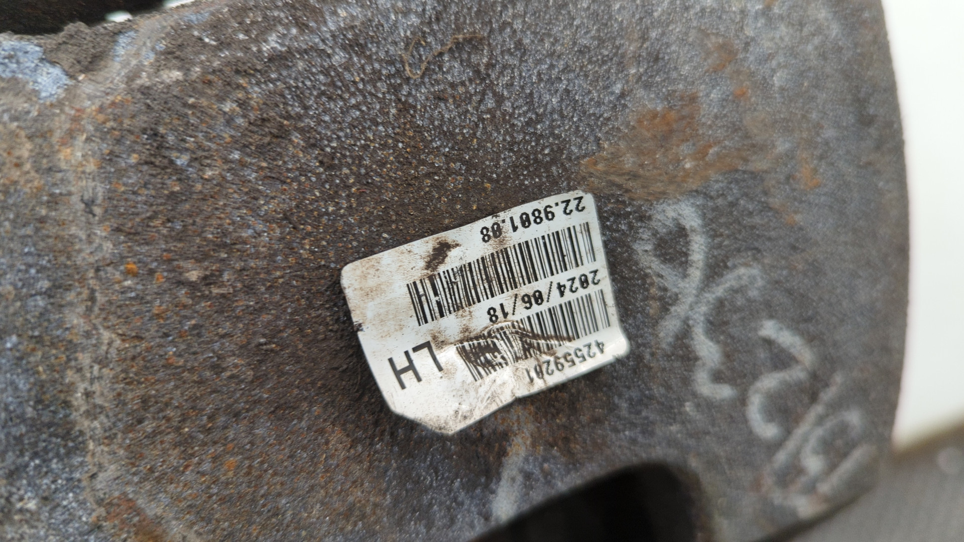 Кулак поворотный задний левый