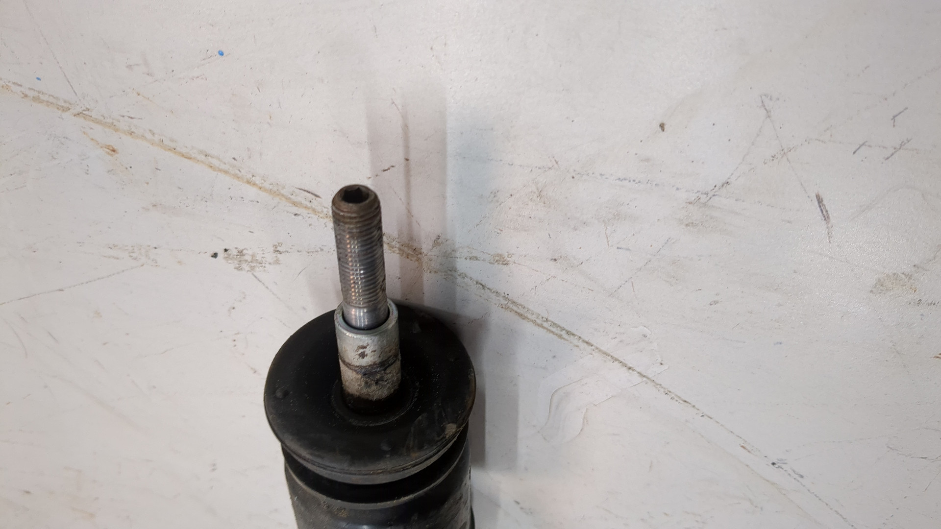 Амортизатор задний (стойка)