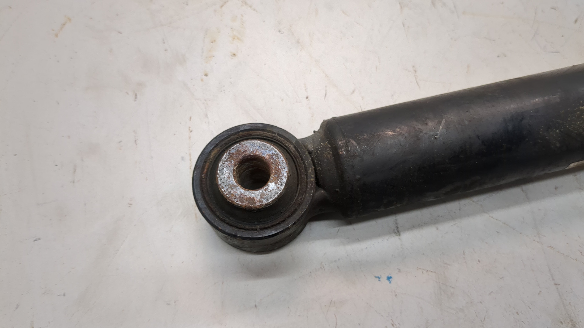 Амортизатор задний (стойка)