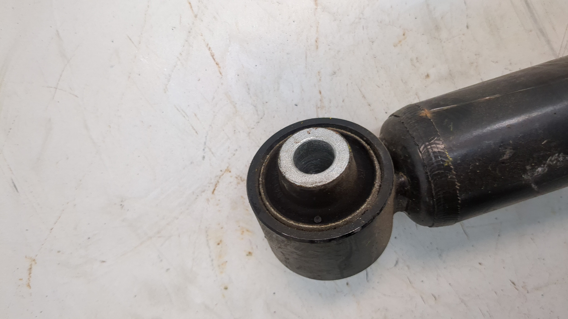 Амортизатор задний (стойка)