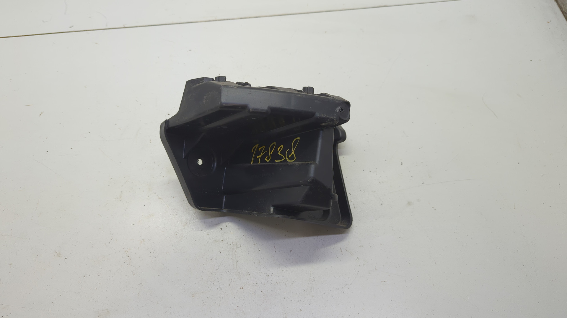 Кронштейн заднего бампера левый