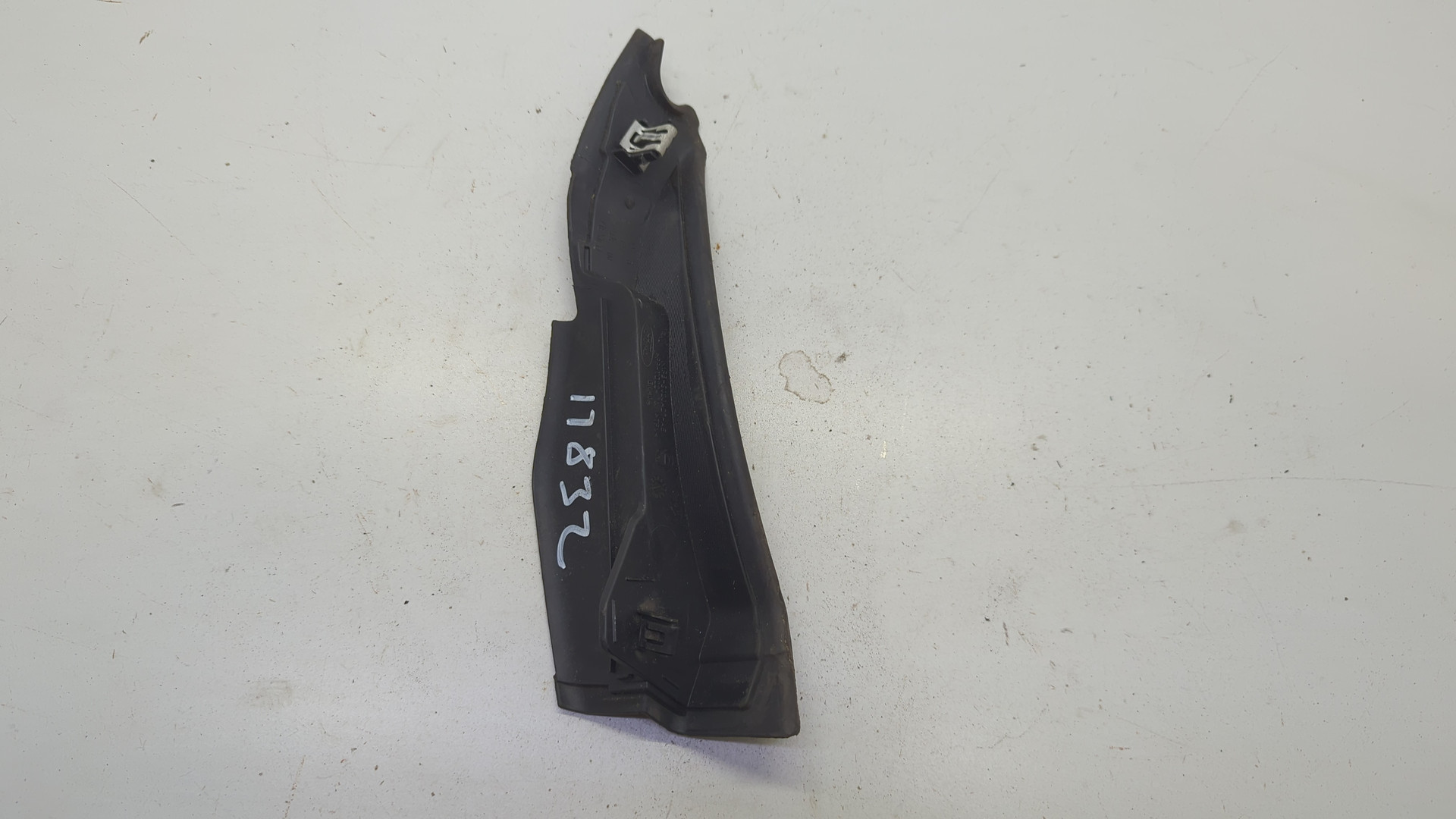 Решетка стеклоочистителей (Жабо)