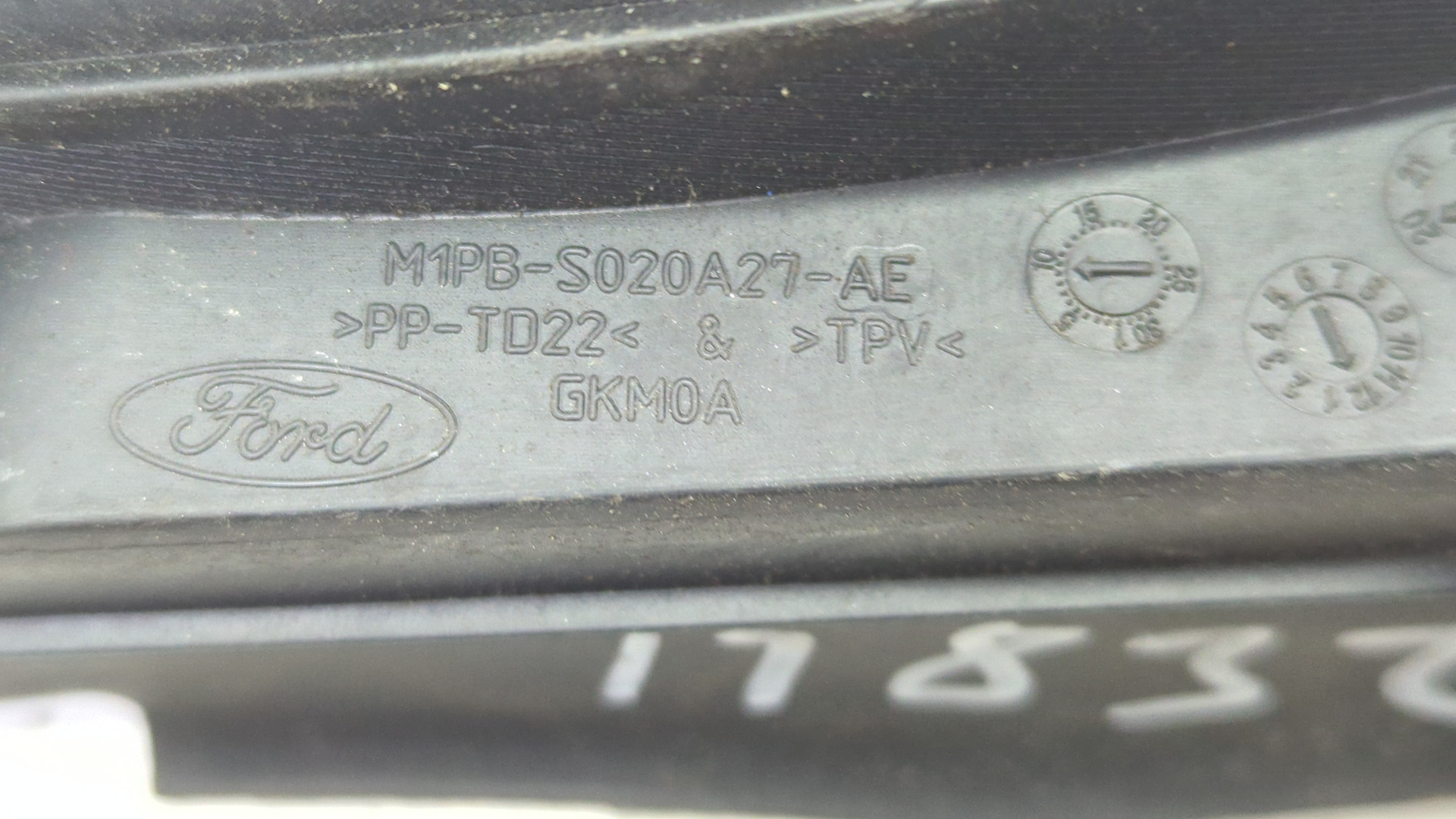 Решетка стеклоочистителей (Жабо)