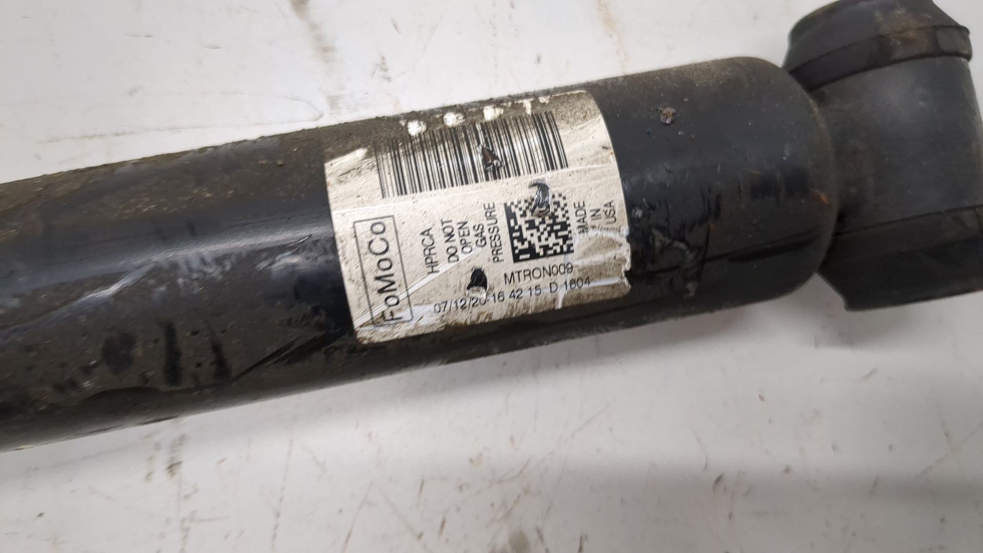 Амортизатор задний (стойка)