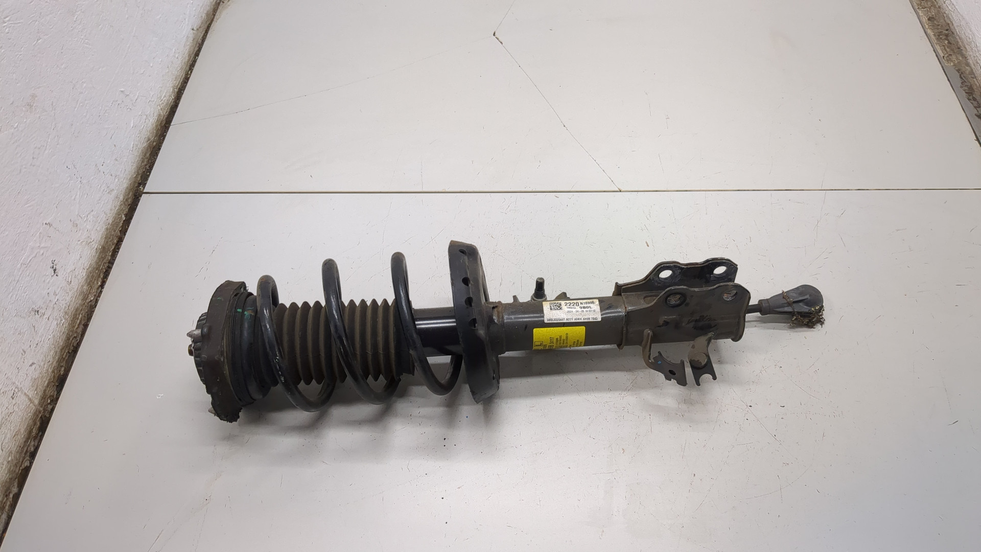 Амортизатор передний левый