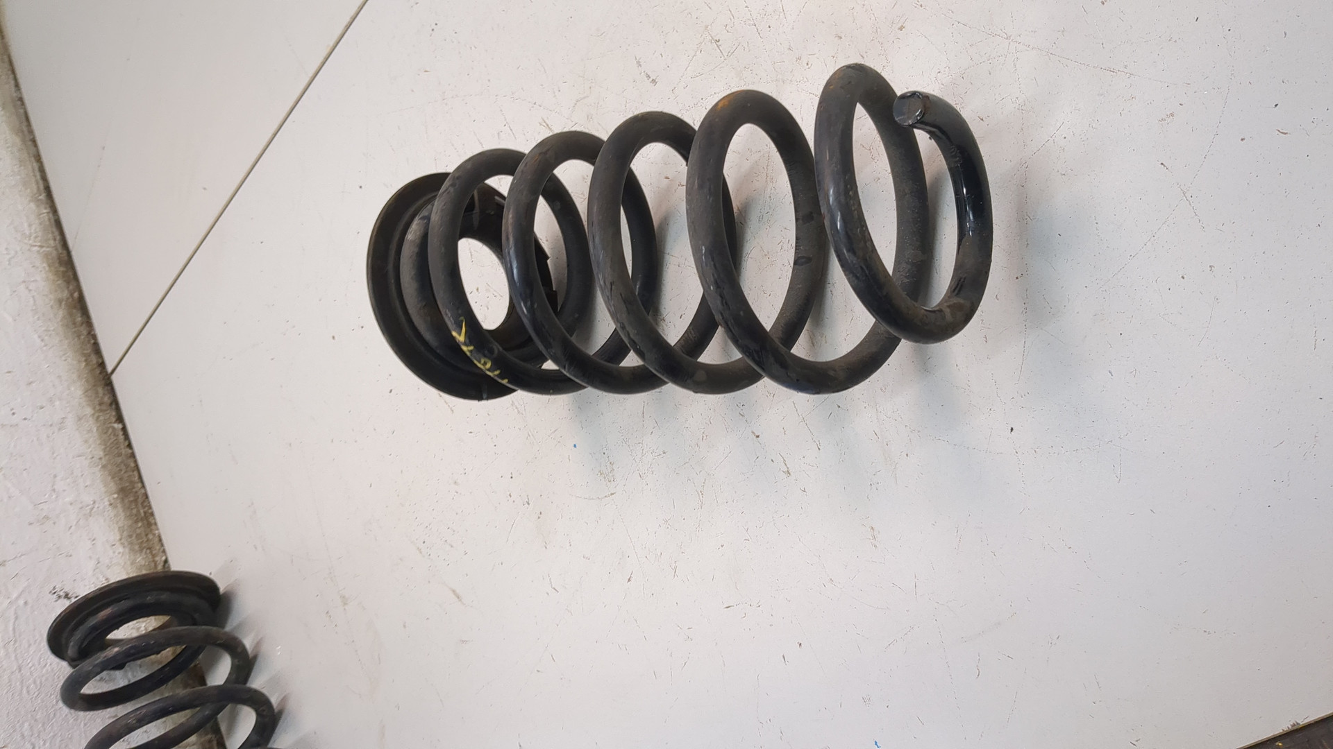 Пружина задняя