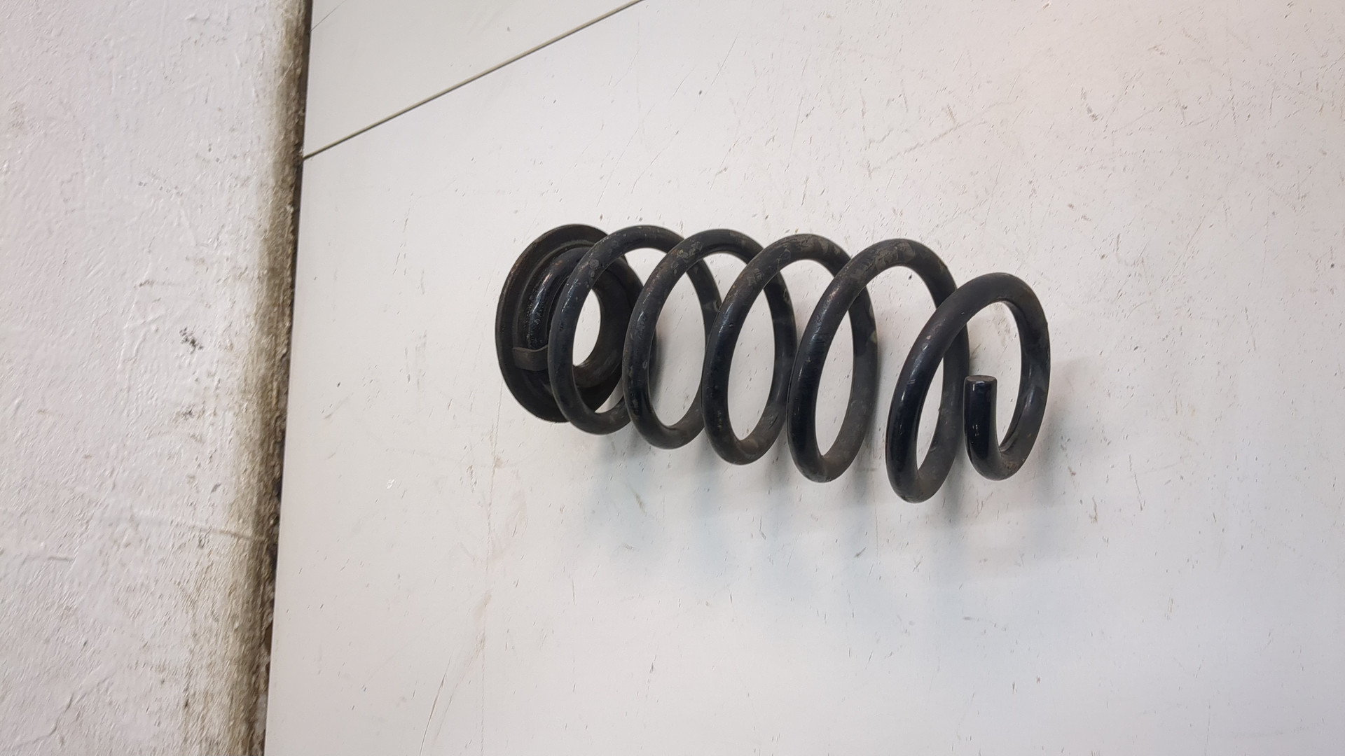 Пружина задняя