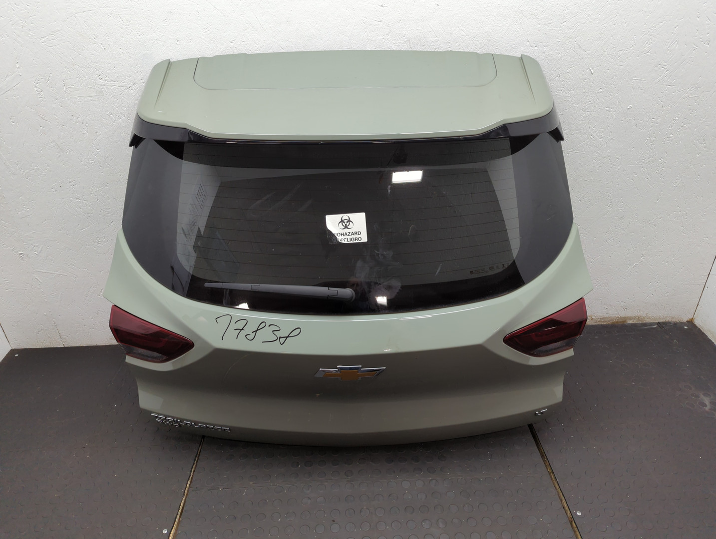 Дверь багажника