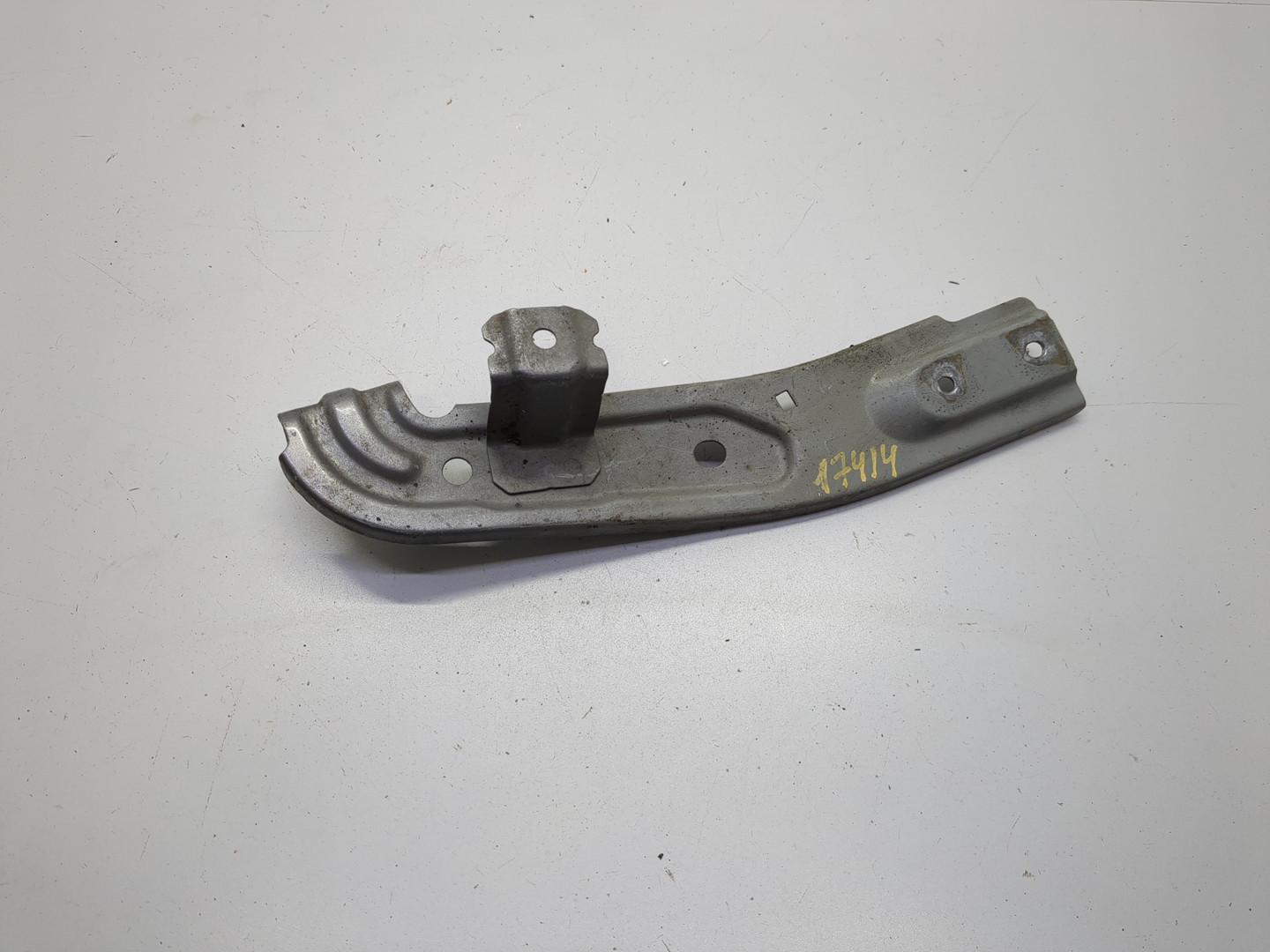 Кронштейн крепления крыла