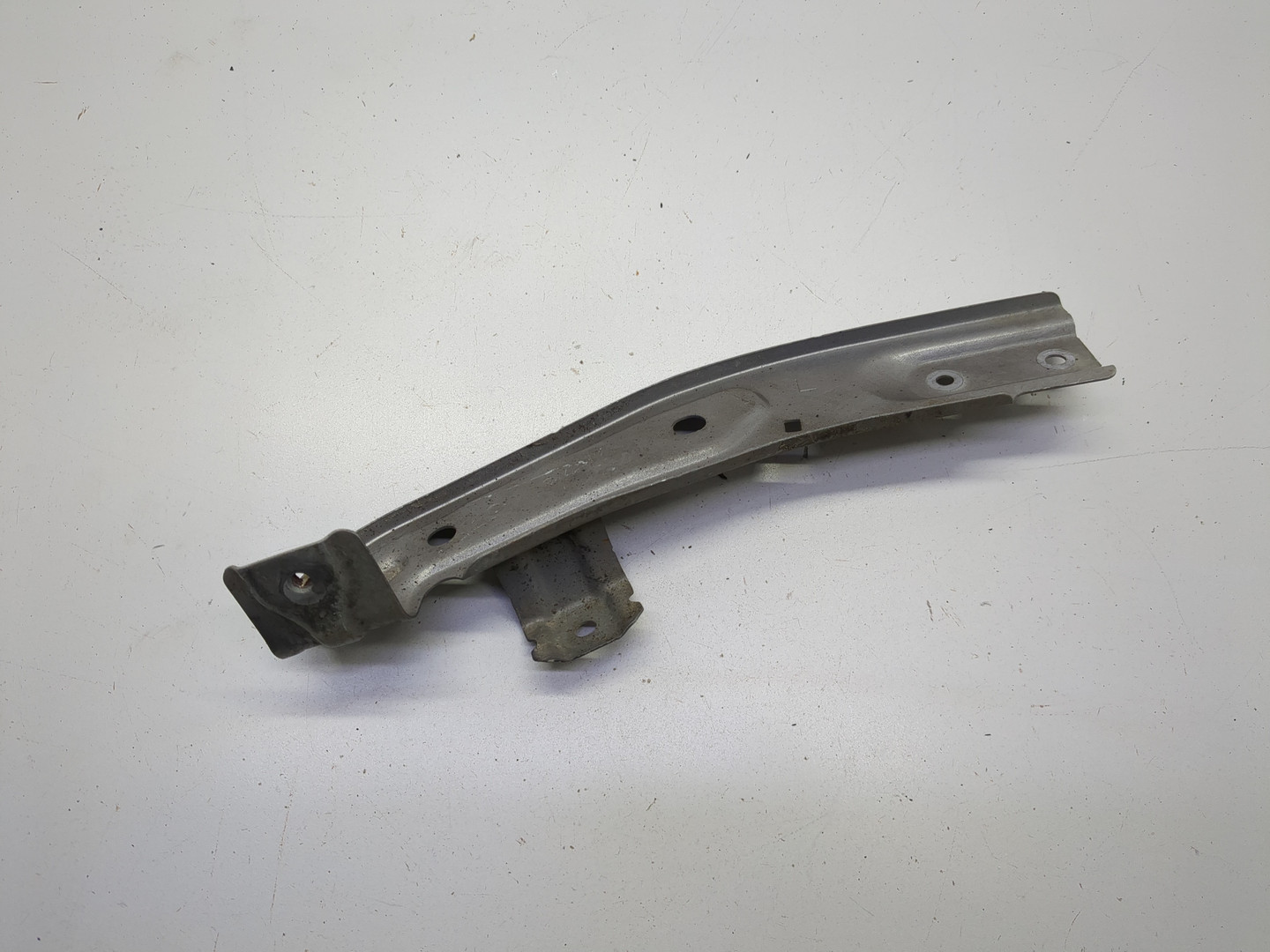 Кронштейн крепления крыла