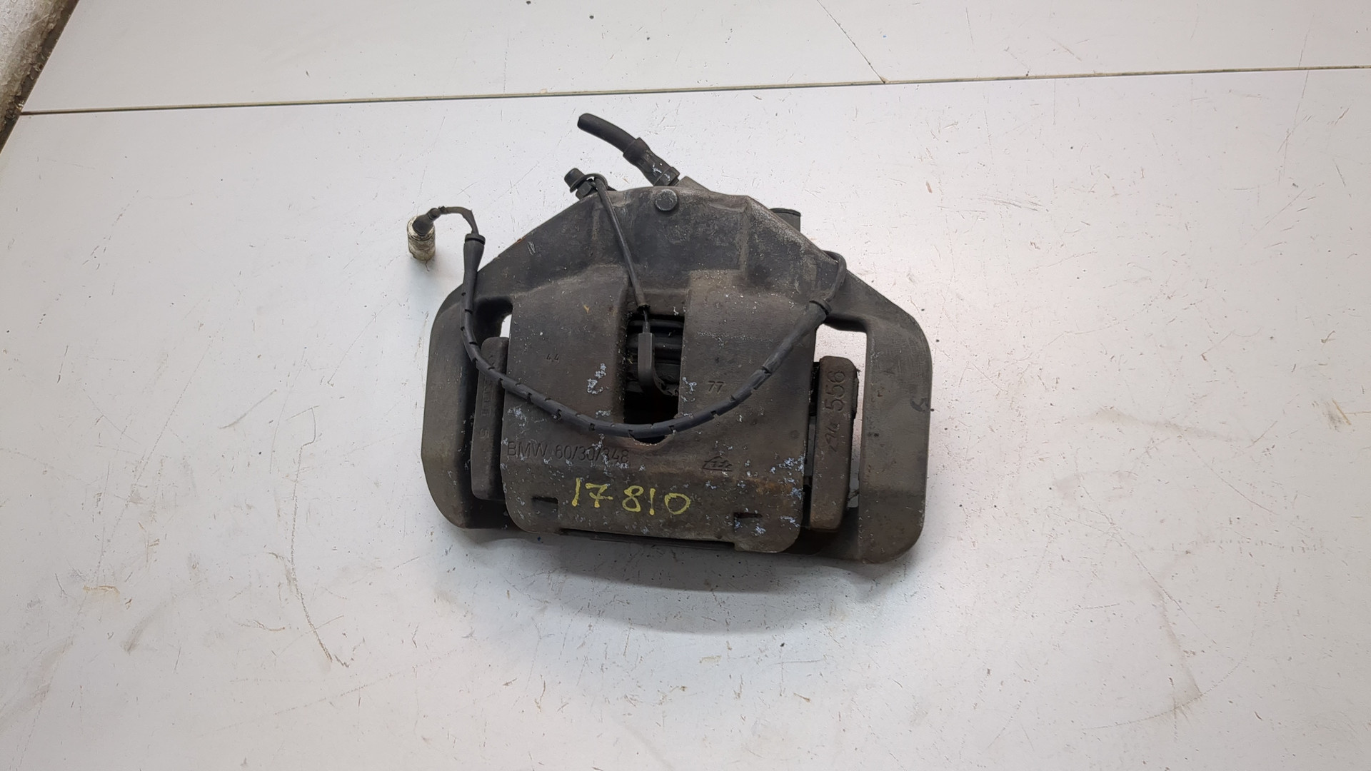 Суппорт передний левый