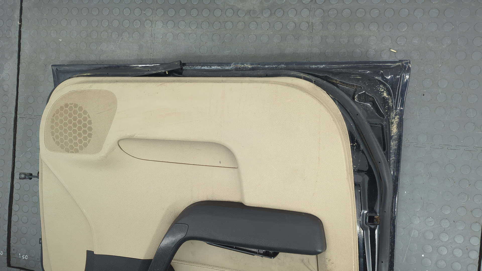 Дверь передняя левая