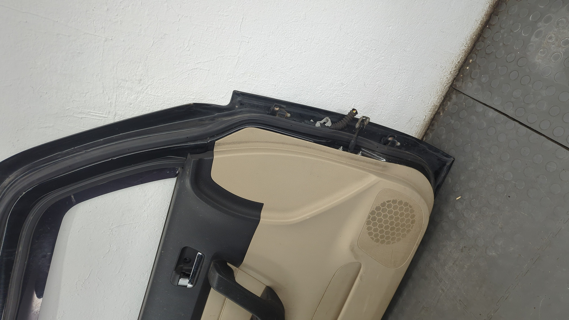 Дверь передняя левая