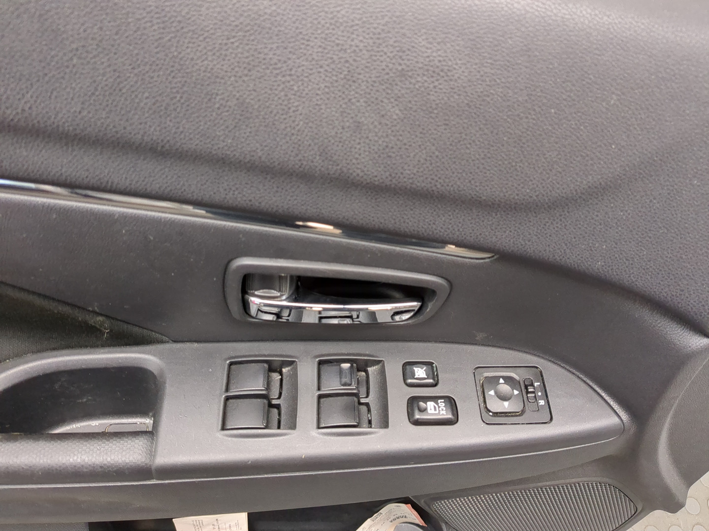 Дверь передняя левая