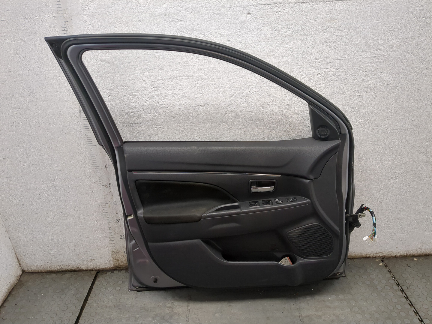 Дверь передняя левая