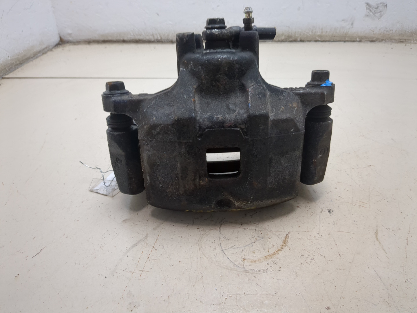 Суппорт передний левый